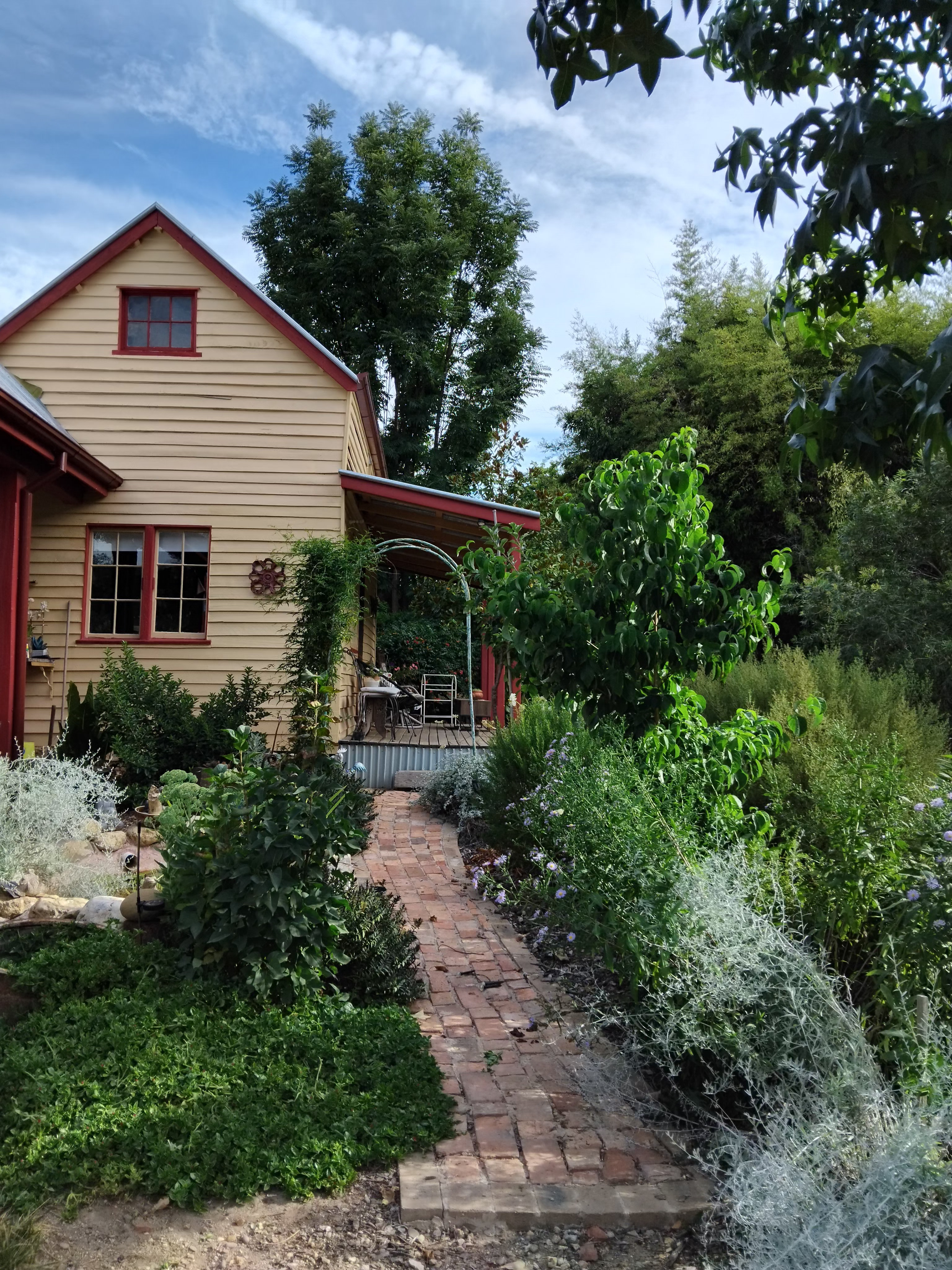 Rustic Cottage in Wandiligong