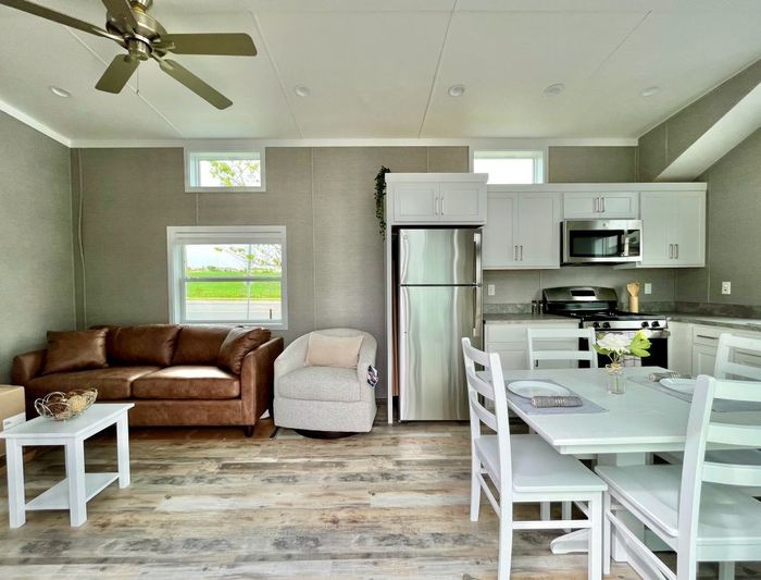 Moira Lake Motel And Campground