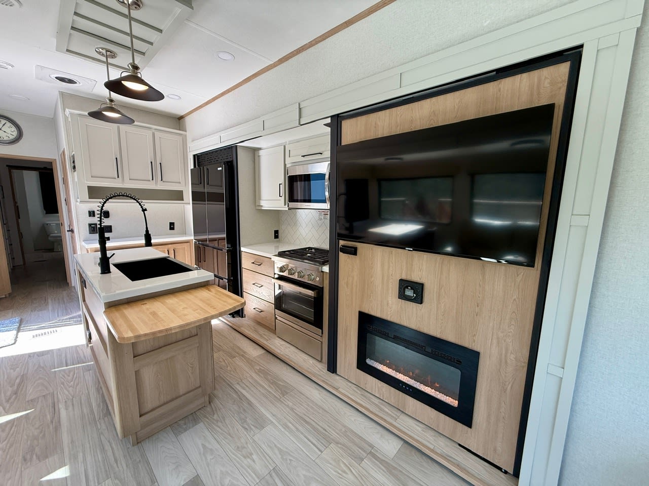 Quiet Riverfront Camp near Coast