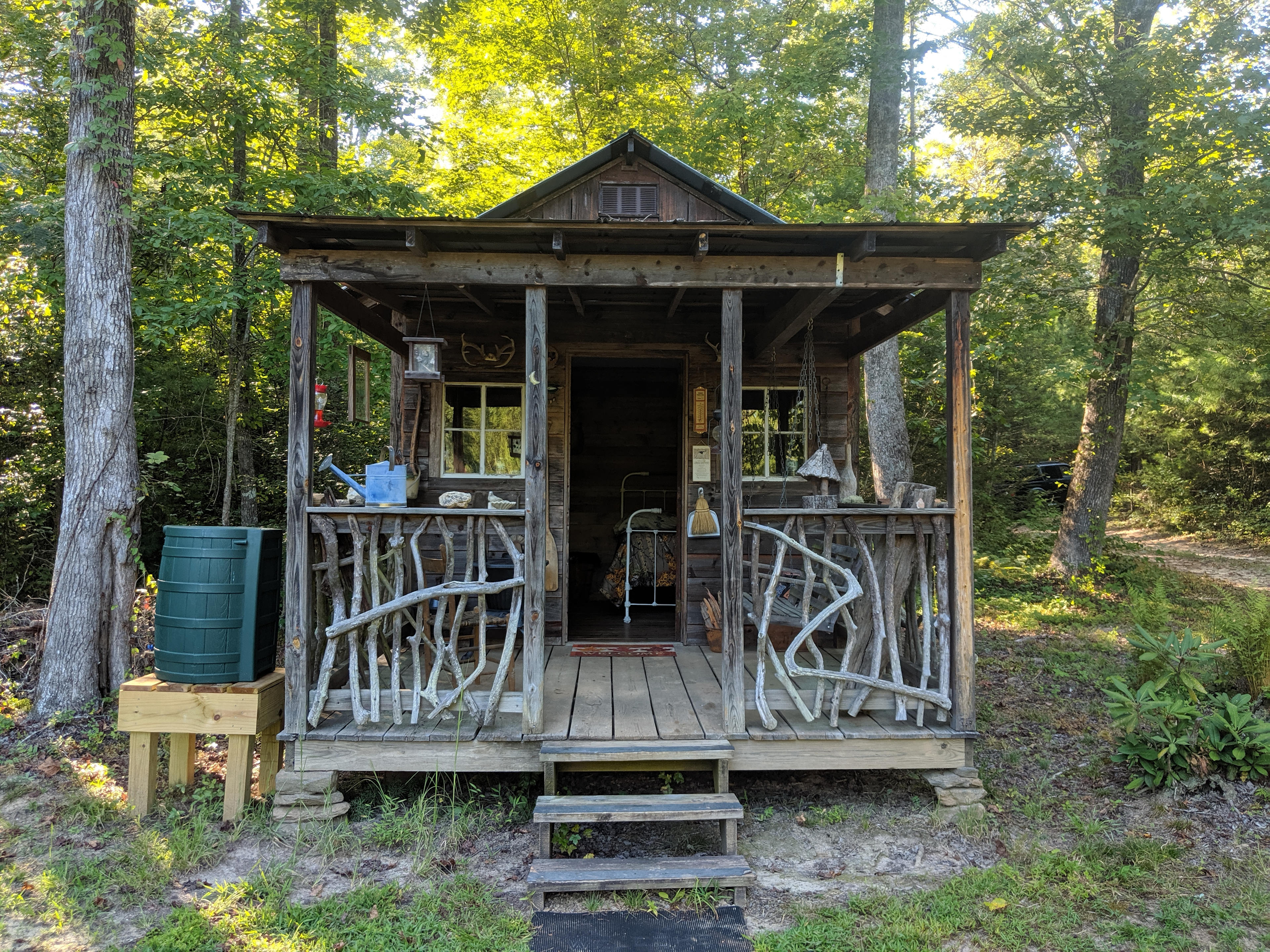 Attacoa Trace Primitive Cabin