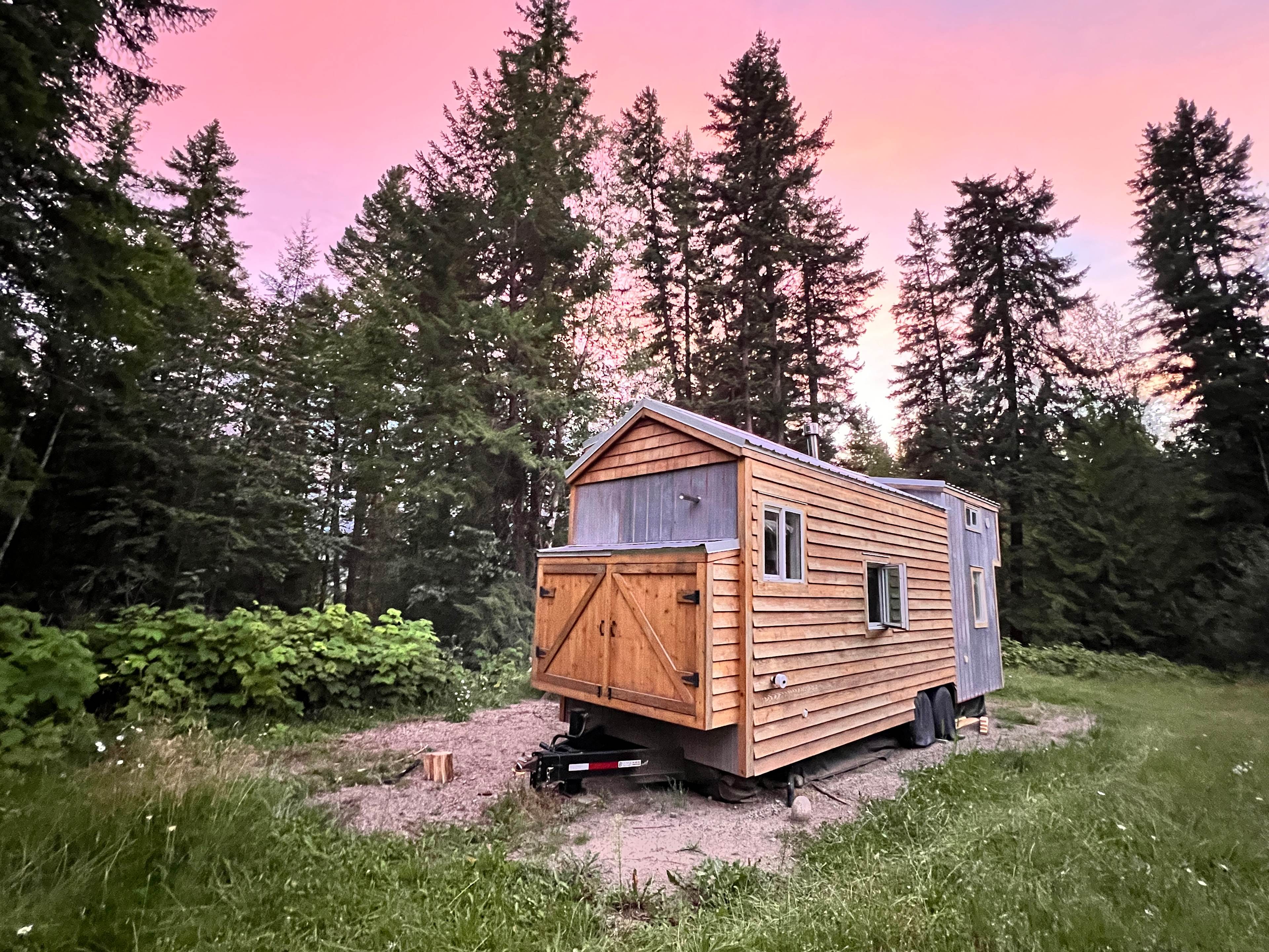 TinyRetreat: Off-Grid Forest Reset