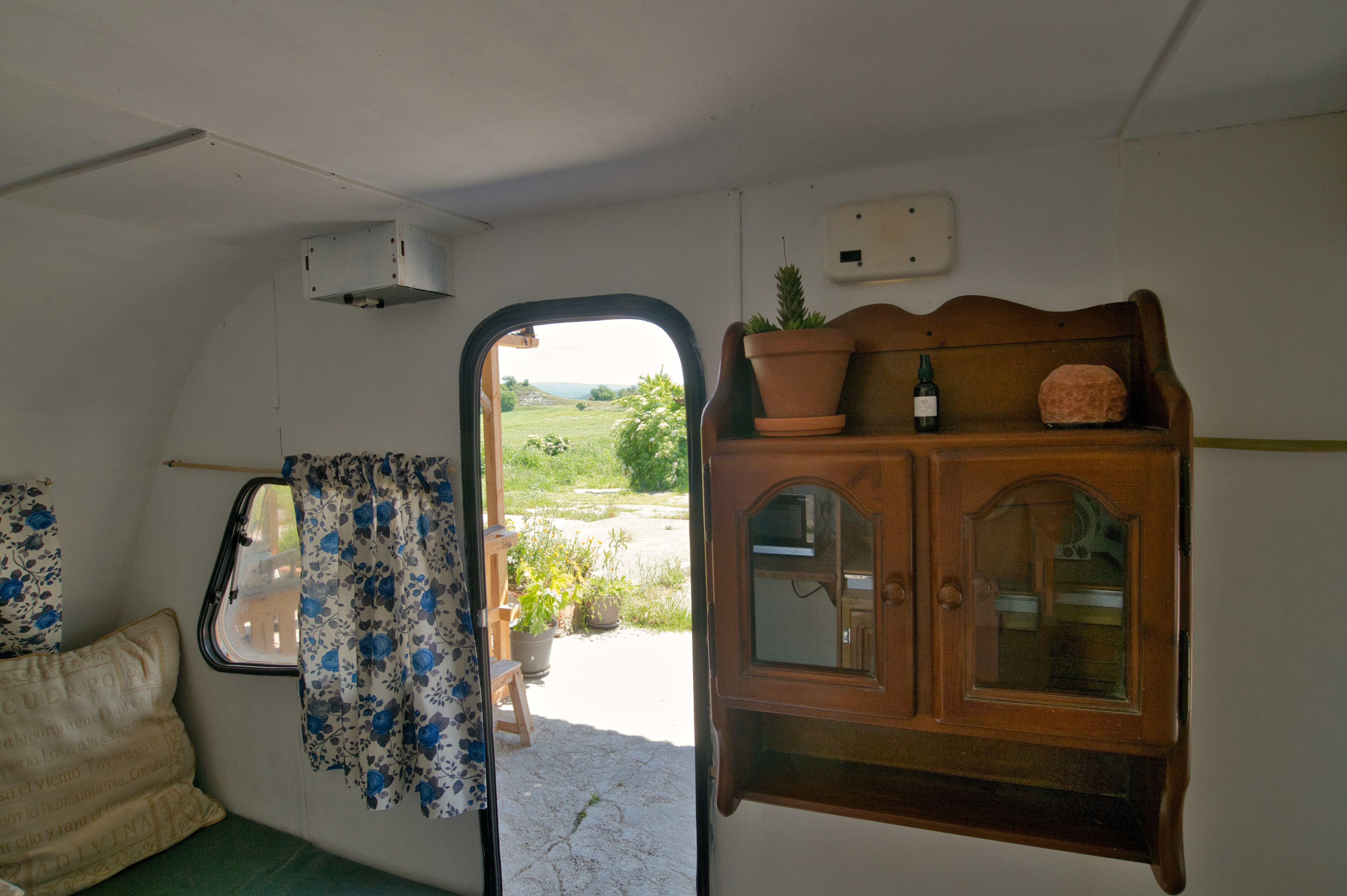 Sintropia - Caravan Stay near Vic