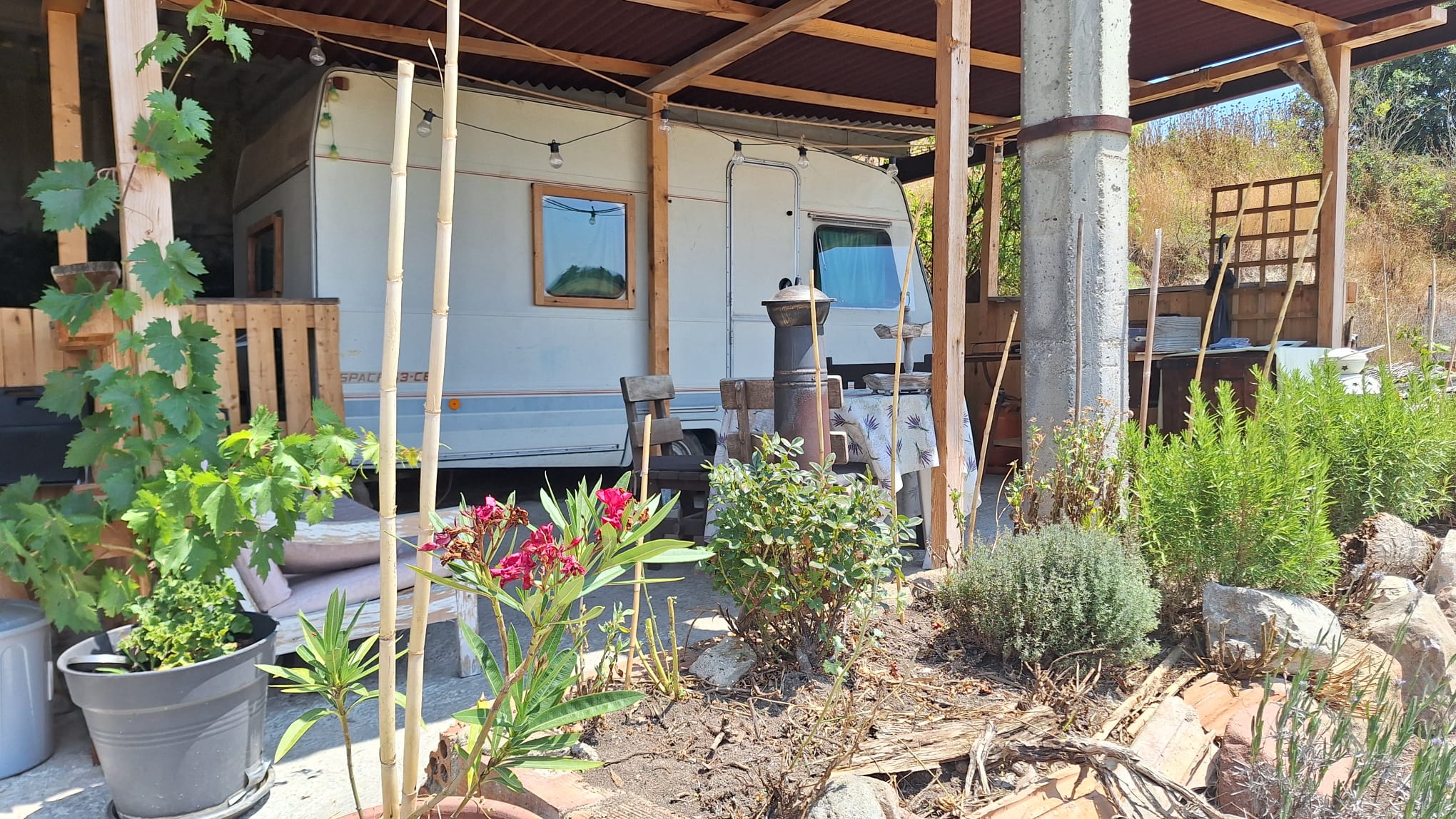 Sintropia - Caravan Stay near Vic