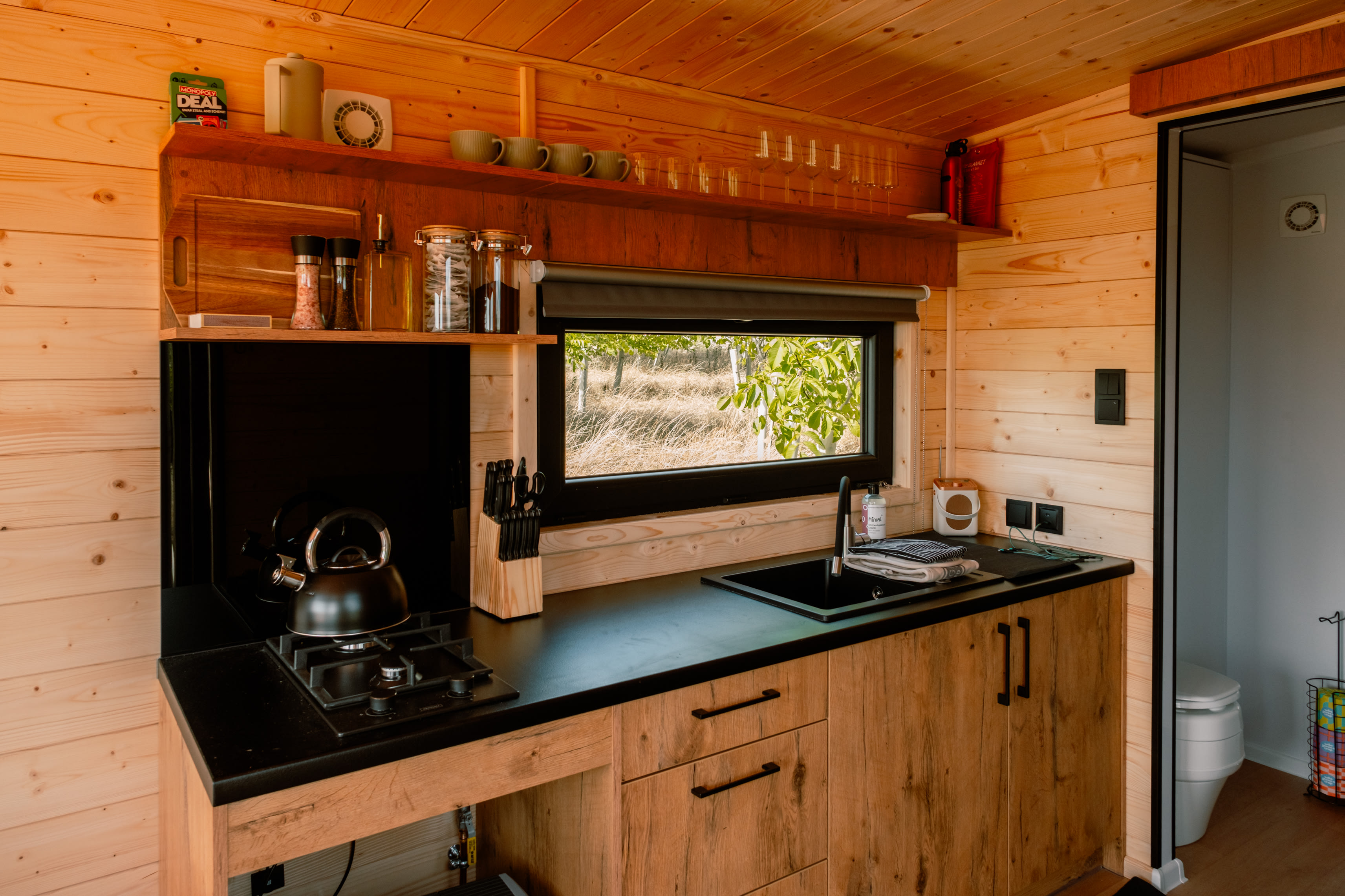 Romantic Hilltop Cotswolds Cabin