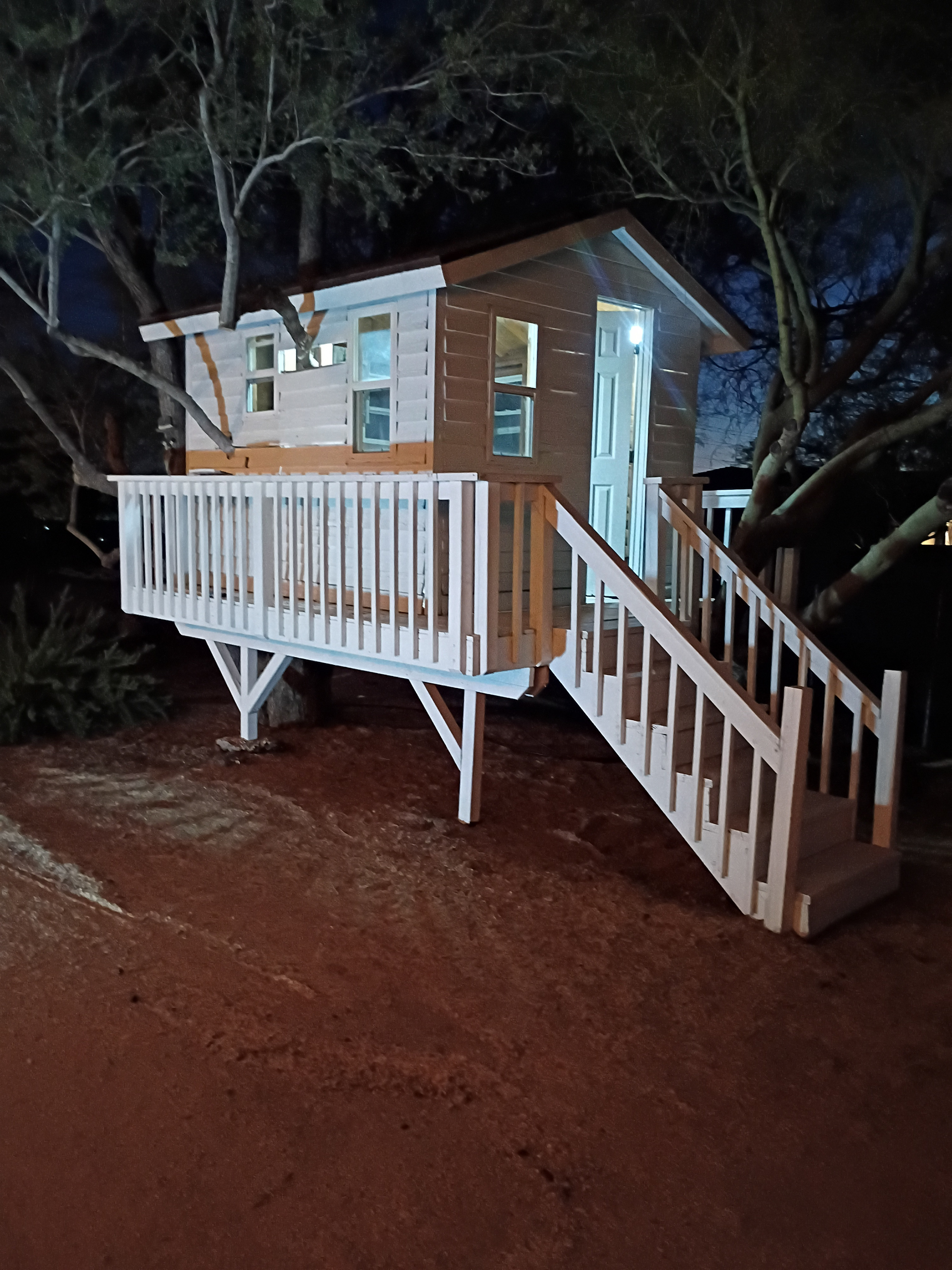 The Treehouse House @ DixiletaRanch