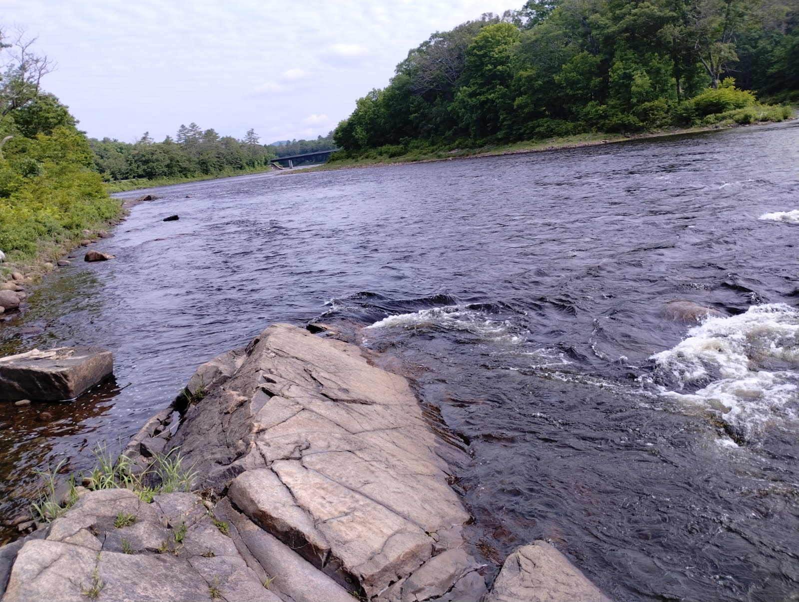  Wake up and enjoy a morning cup of Joe on your own private access natural beach along the river.