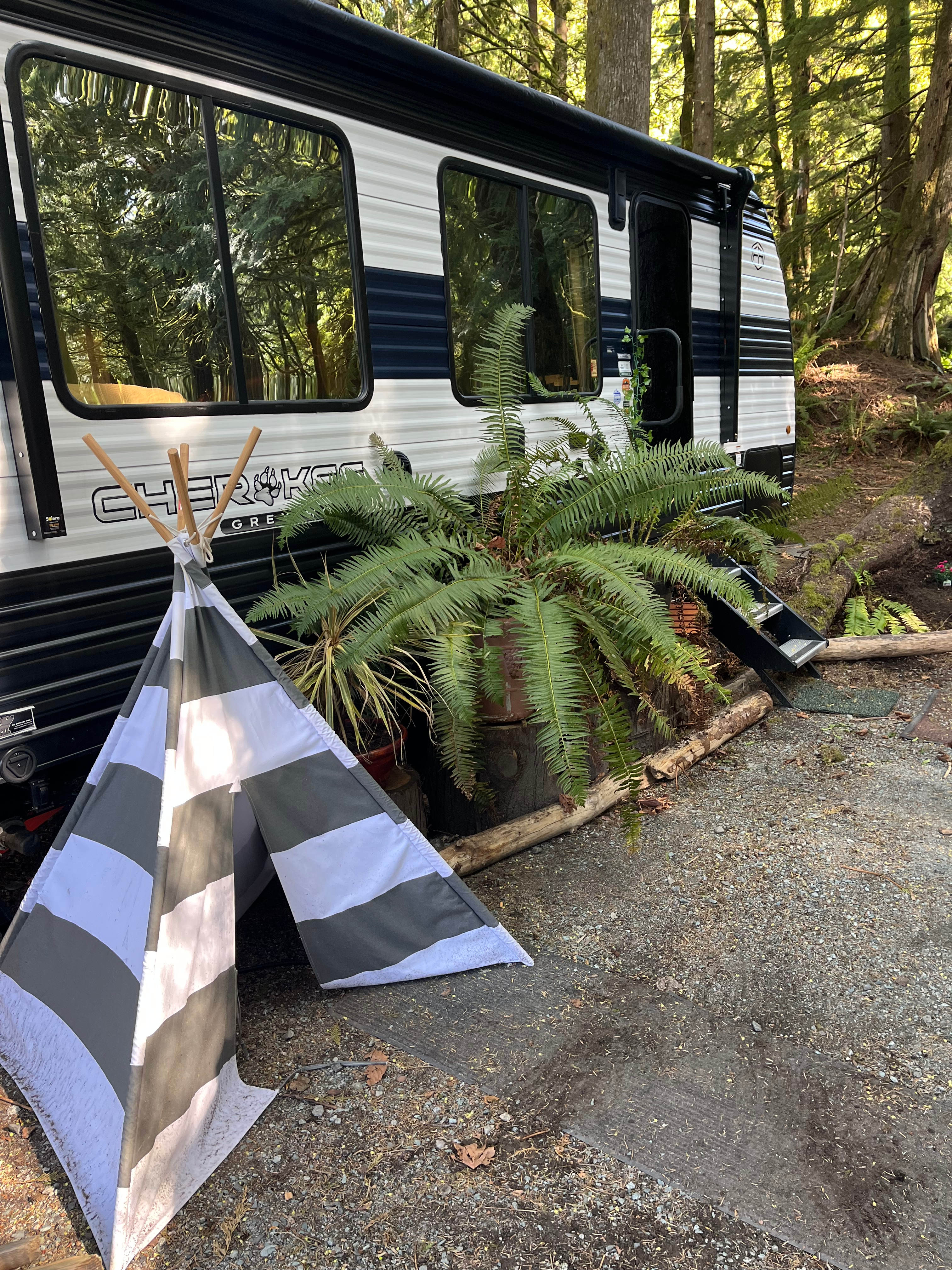 Sky River Glamp N Camp 🏕️🔥