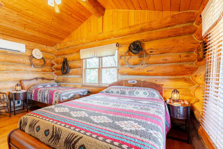 Cozy Cabin W/ Forest Views