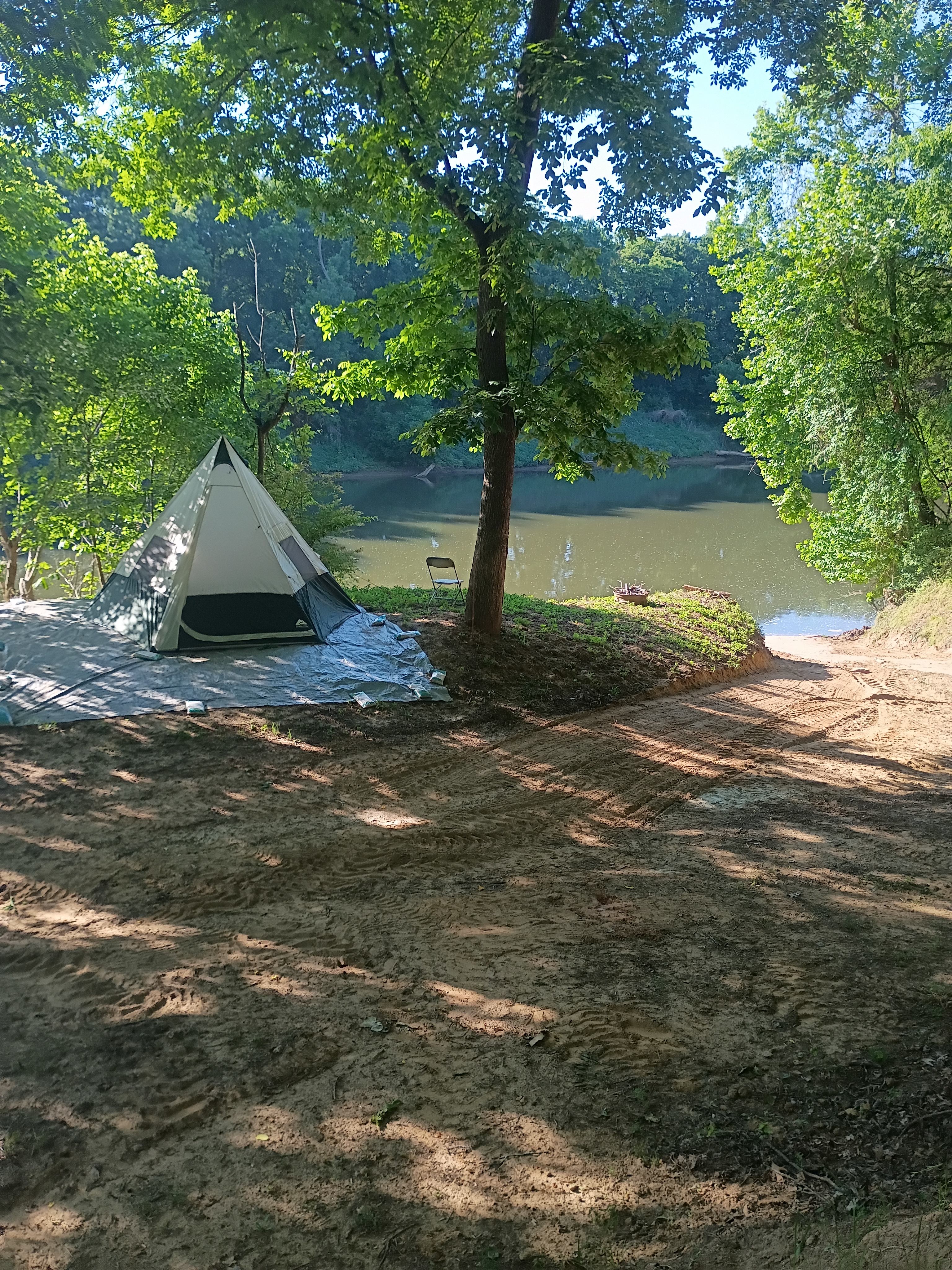 Rivers Edge - Primitive Glamping