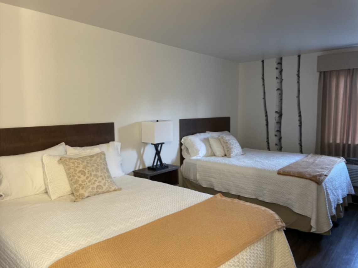Eagle Peak Lodge & Cabins