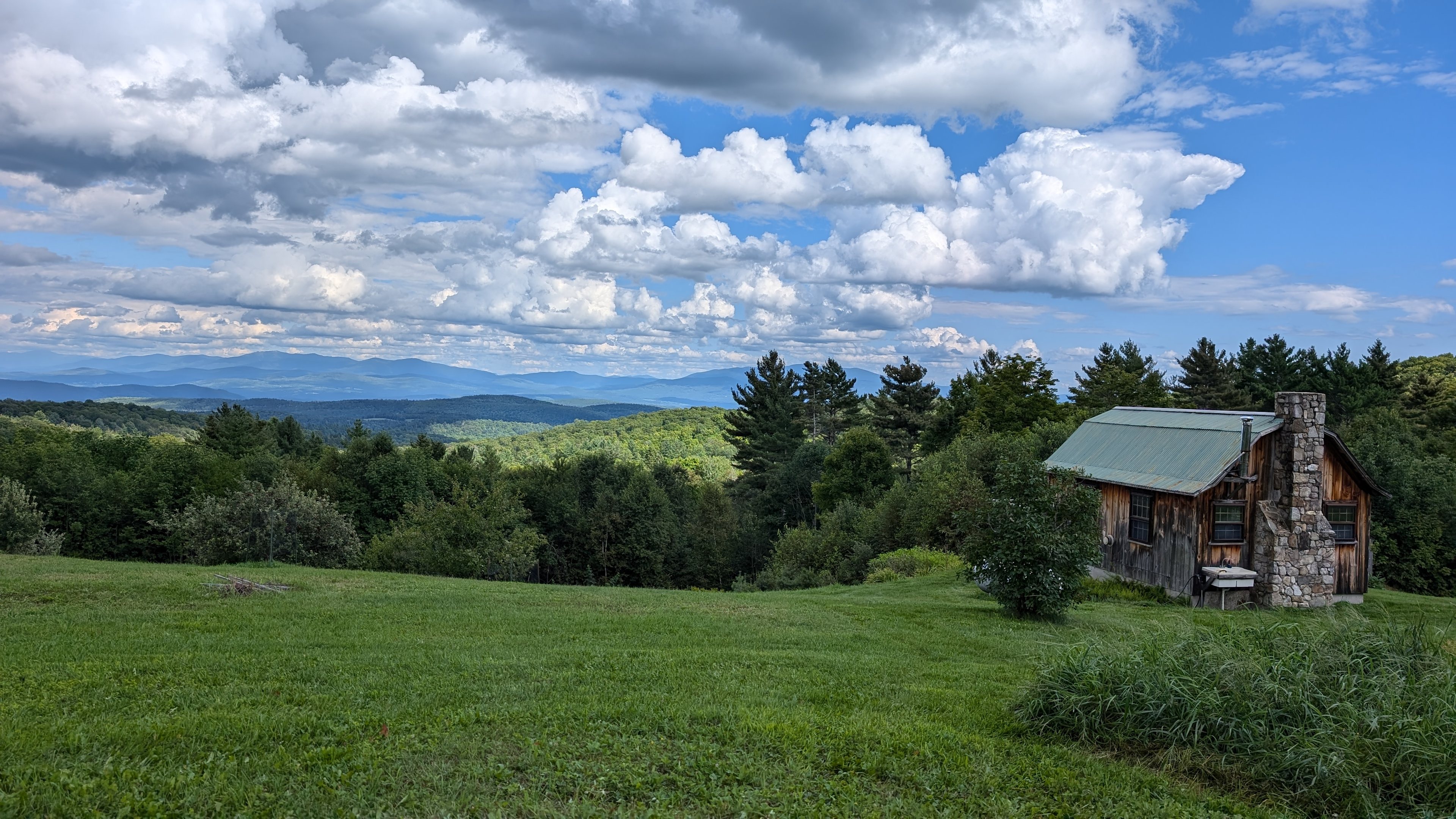 Charming Cabin With Stunning Views!