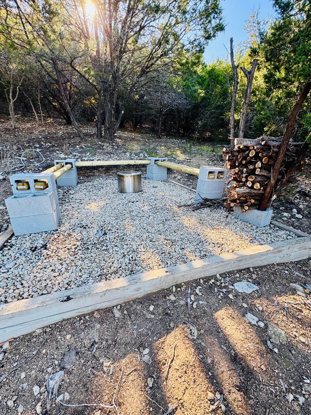 La Finca Cabin-10 acres with goats!
