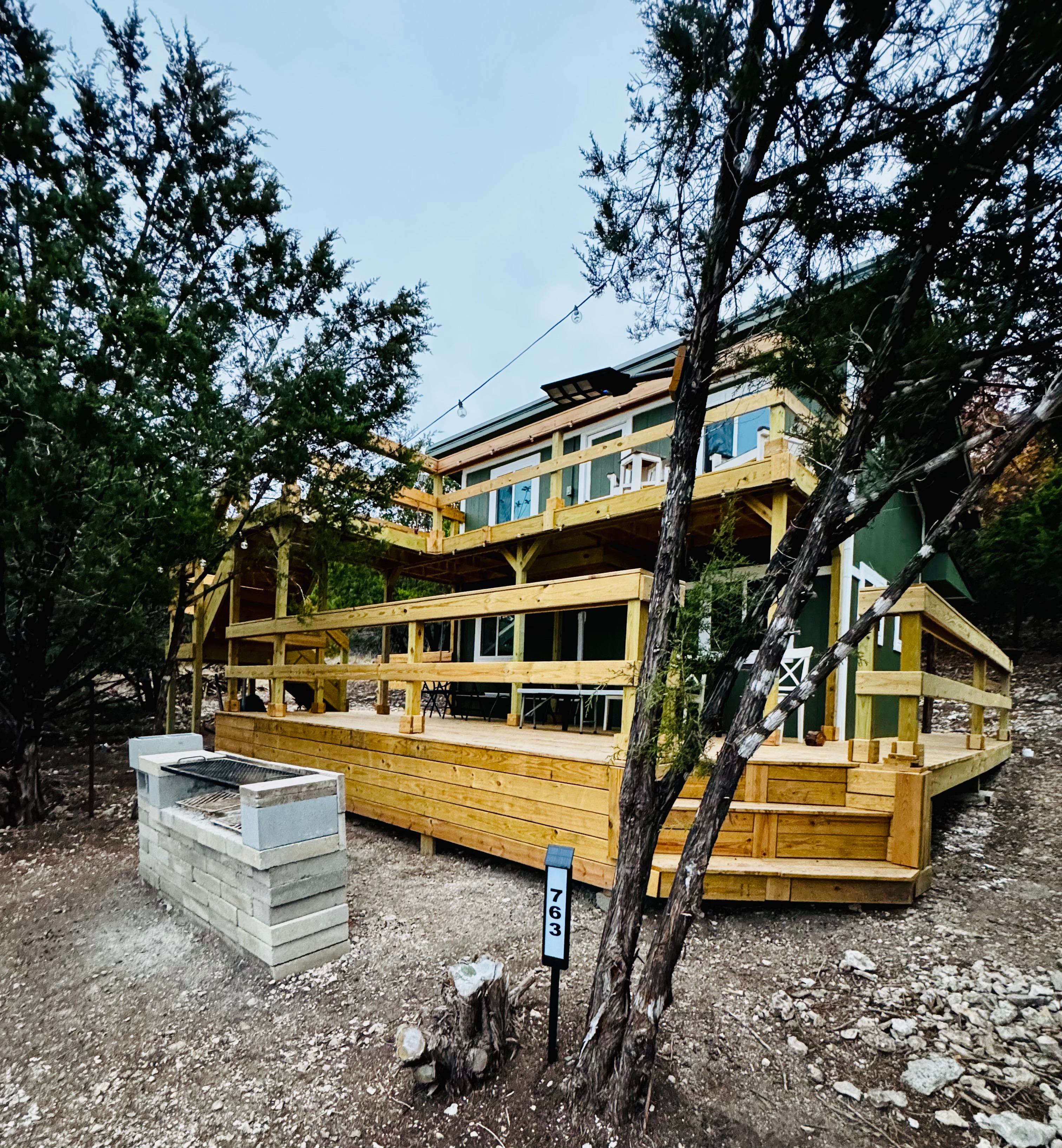 La Finca Cabin-10 acres with goats!