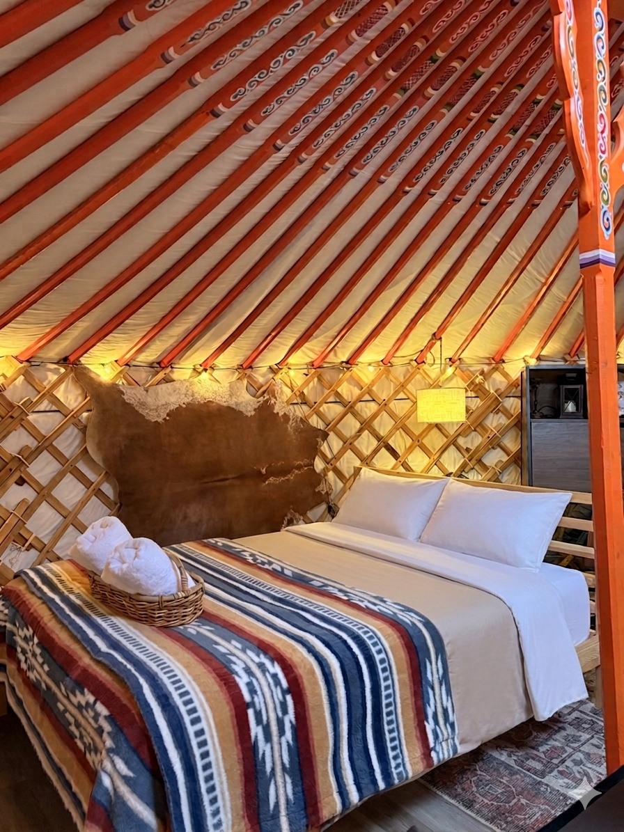 Romantic Authentic Nomadic Yurt with Sauna, Hot Tub on Private 8 acre Hill Top Surrounded by the rolling ridges of the Appalachian Mountains