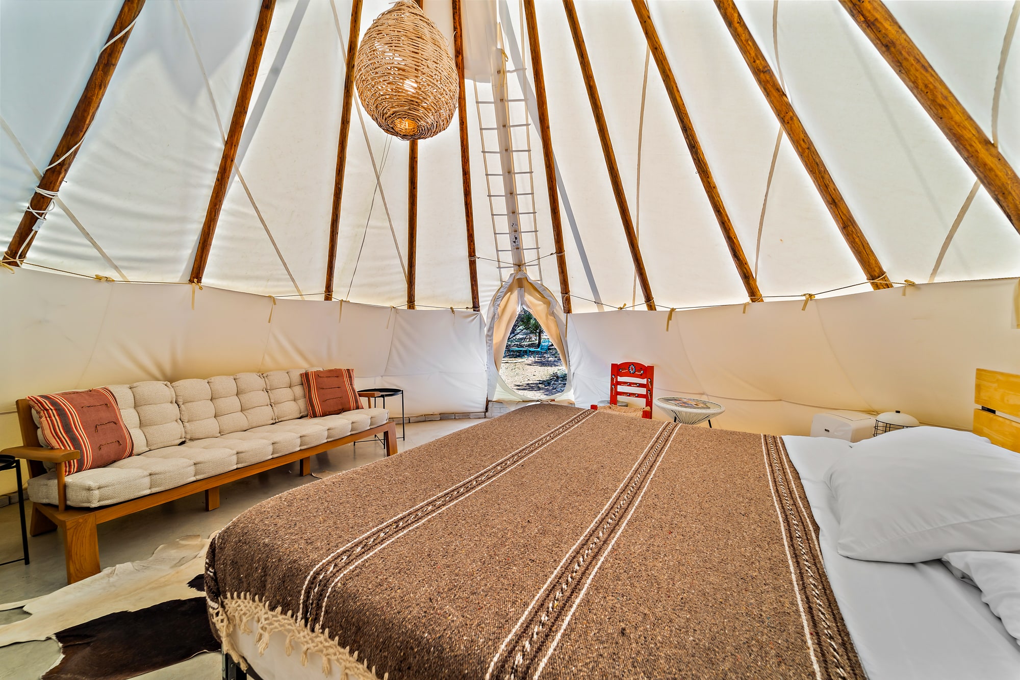 Glamping + House + Pool + 11 acres