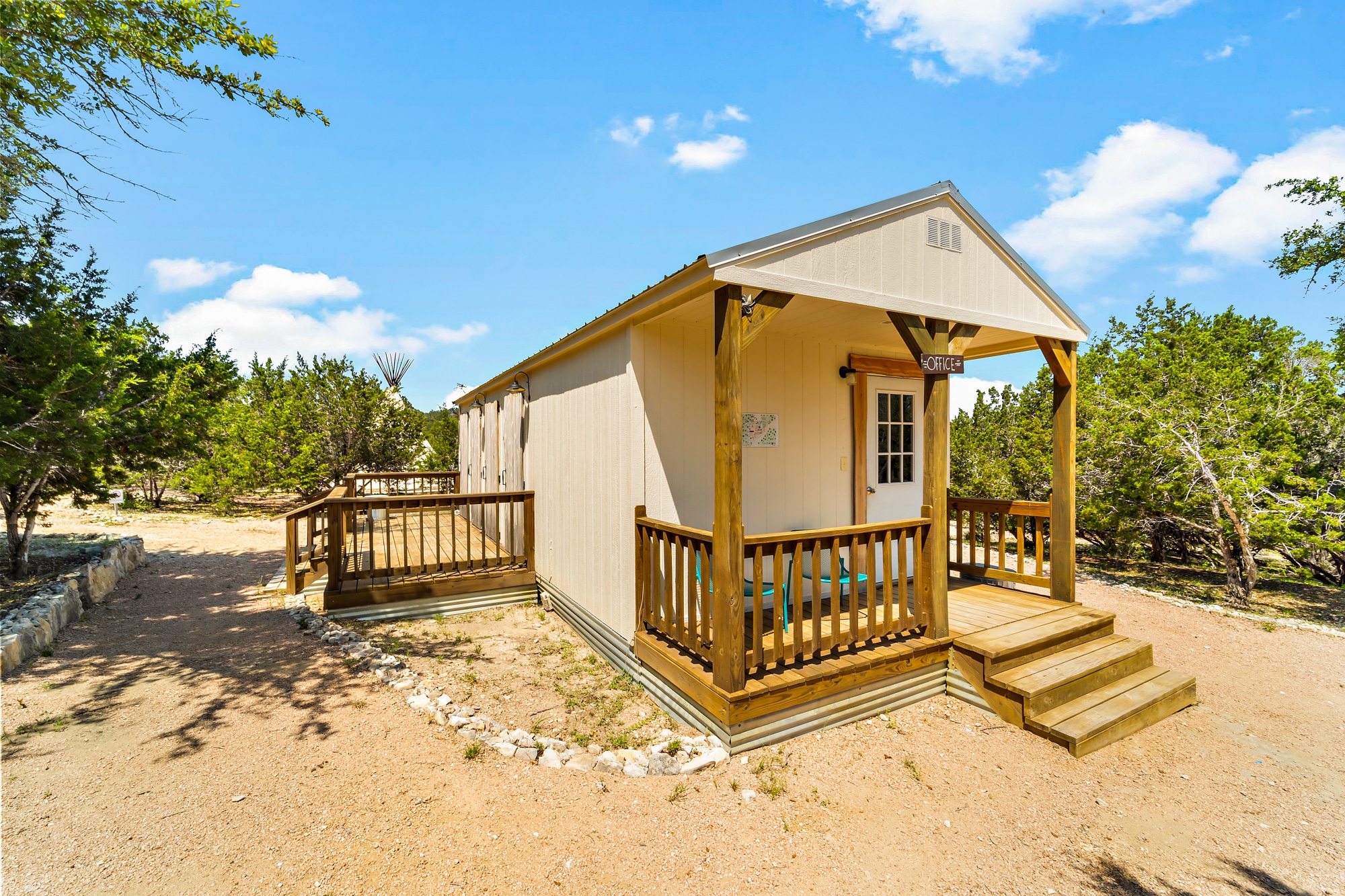 Glamping + House + Pool + 11 acres