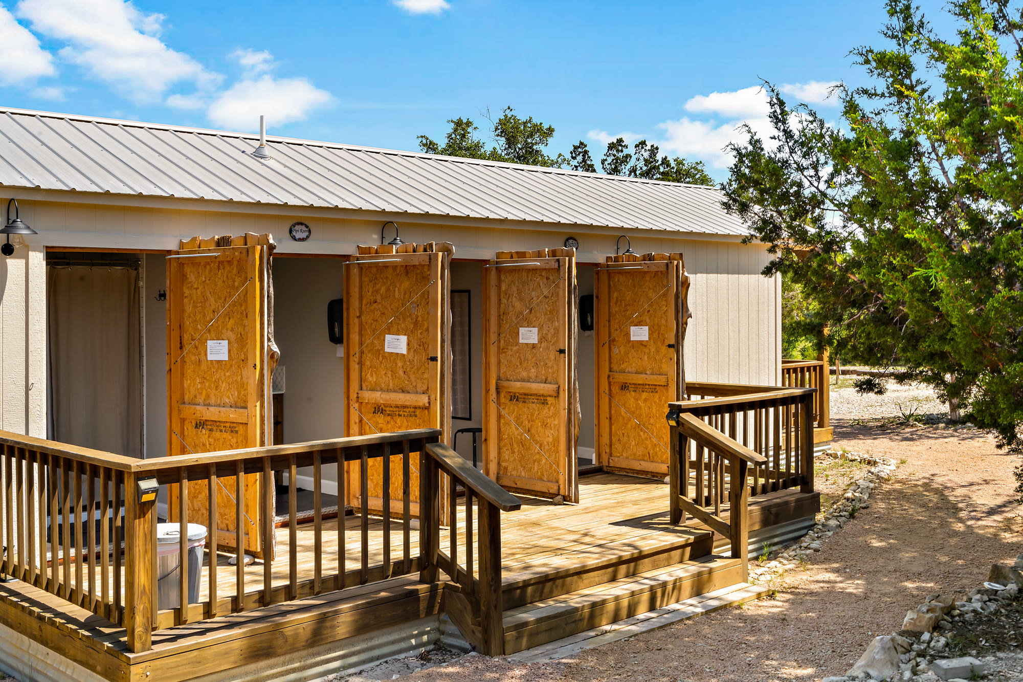 Glamping + House + Pool + 11 acres