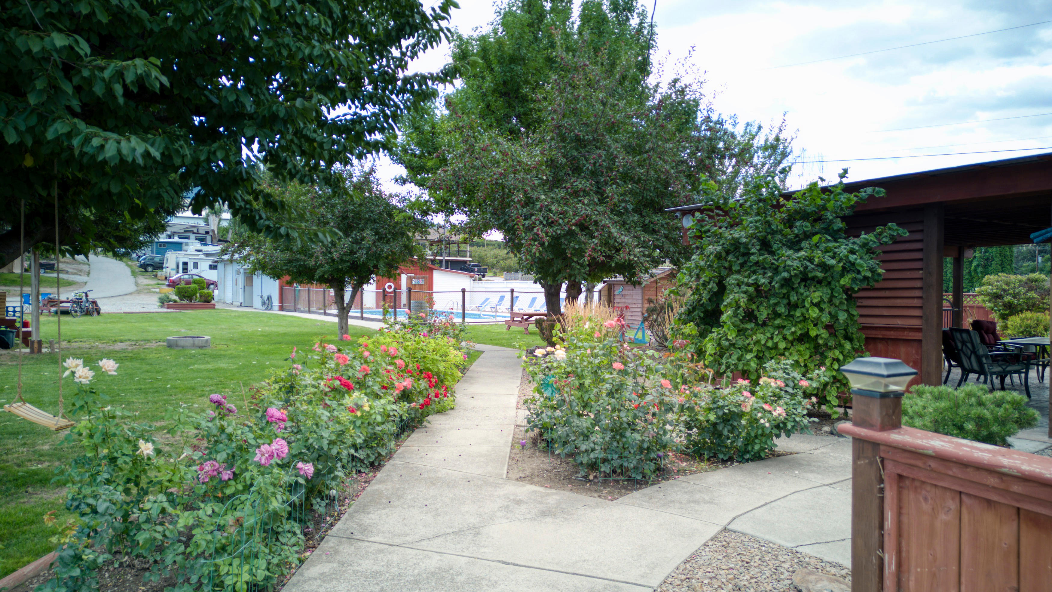 Maple Leaf Motel & RV Park