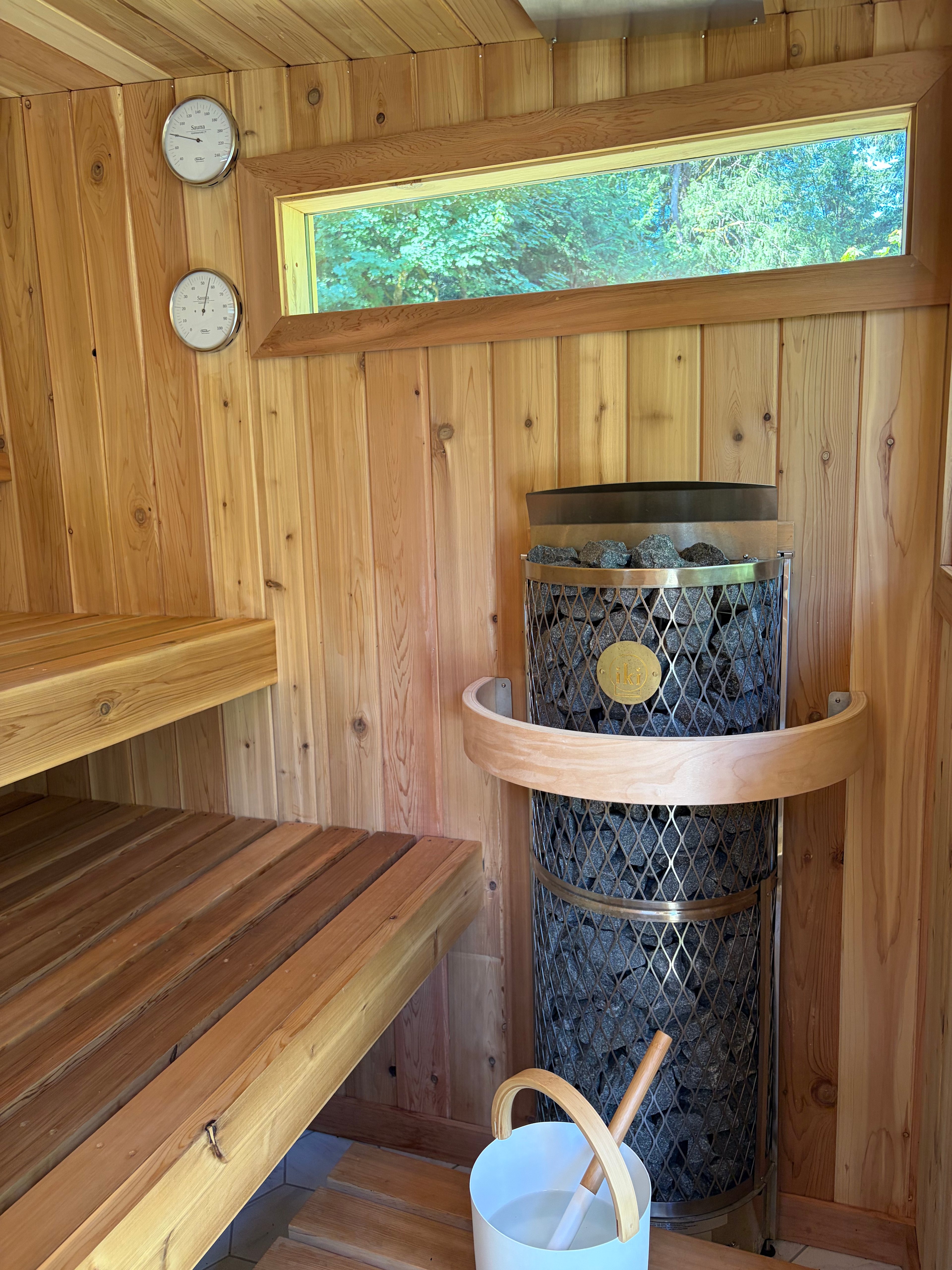 Cedar & Strawberry Sauna & Spa