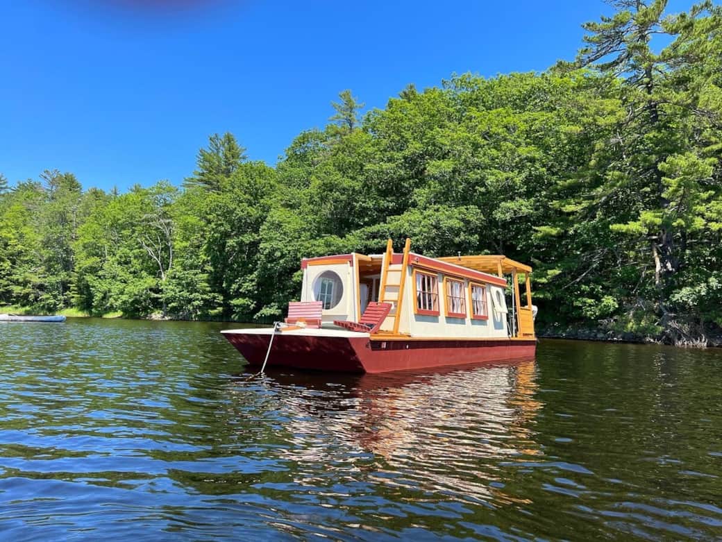 The Floating Nomad Houseboat Rentals