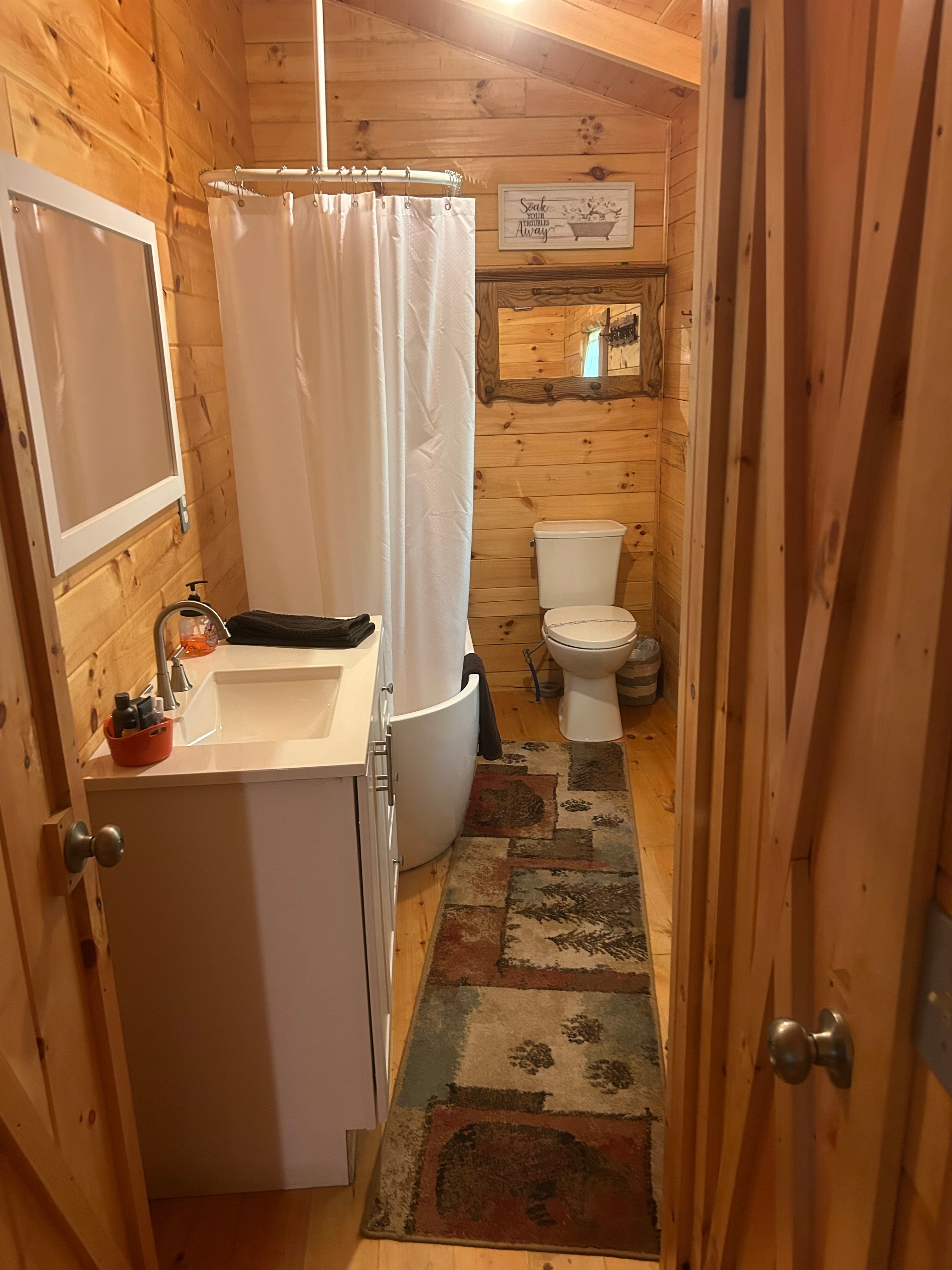 The cozy mountain log cabin