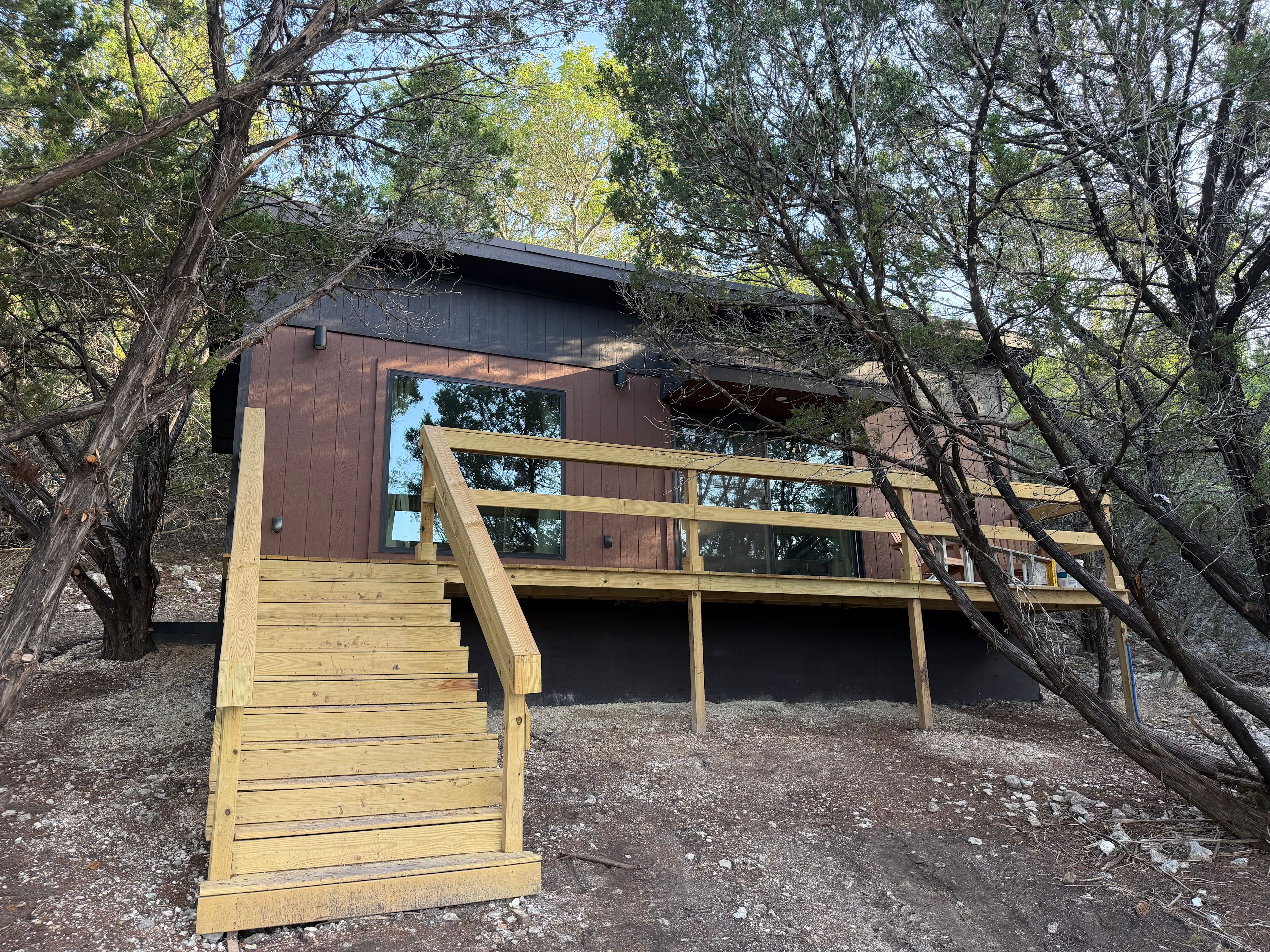 La Finca Cabin-10 acres with goats!