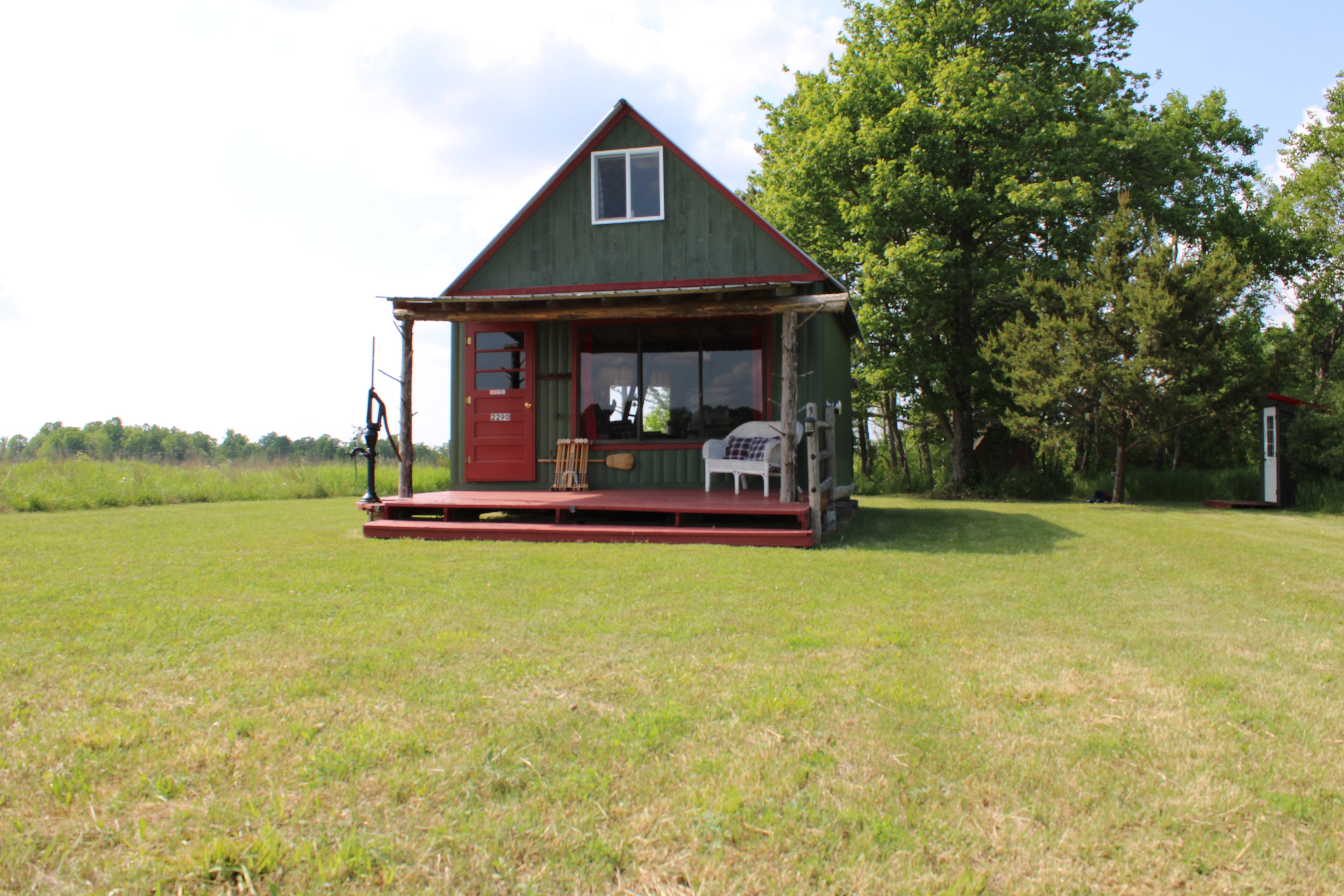 Little Cabin On the Meadow/Off-Grid