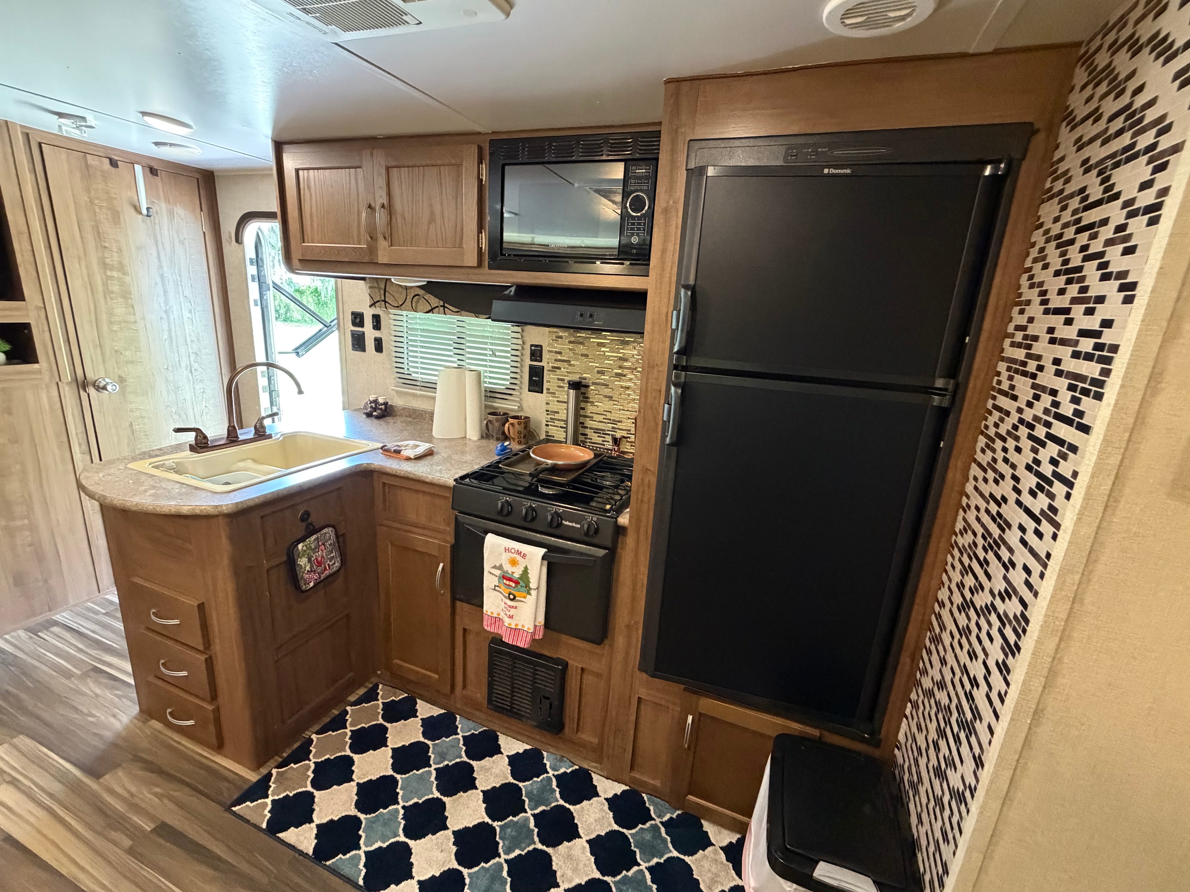 River to Rockets RV Pad B