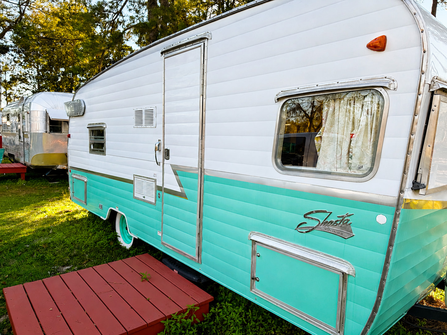 Classic curves, turquoise dreams, and the simple joy of slowing down. Step into a vintage Shasta, unwind beneath the Georgia pines, and experience retro camping with modern comforts. Your nostalgic getaway at Mid Way Retro Retreat is waiting.