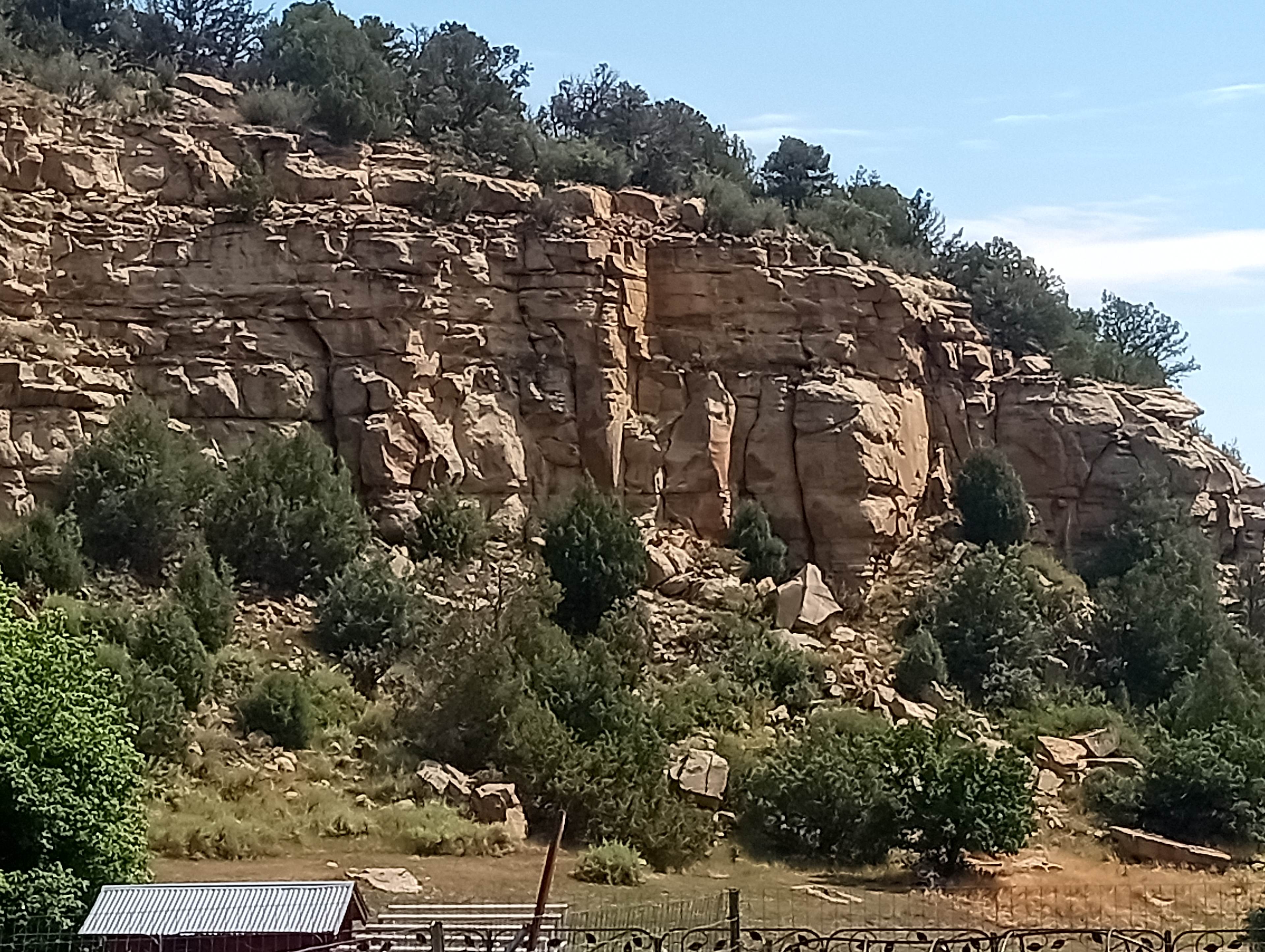 Beautiful Chicosa Canyon 2 and Horse Hotel