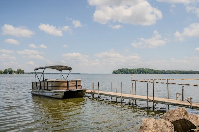 Unhitched Wheeler Lake