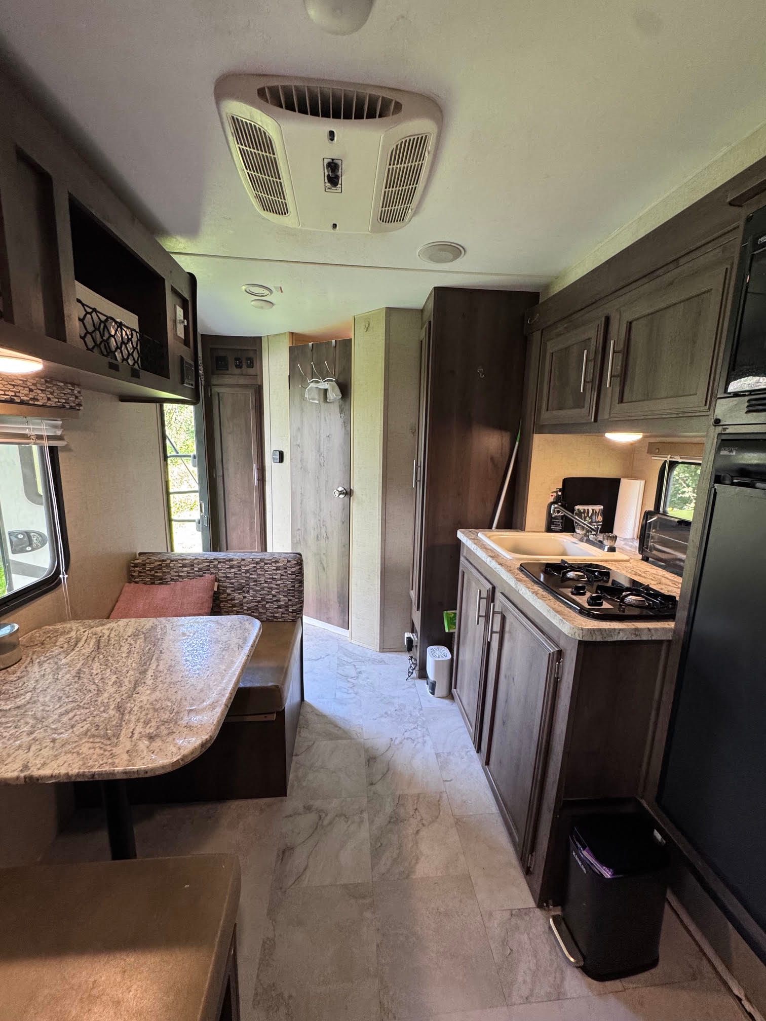 Mini Camper 20 feet -Hidden Gem