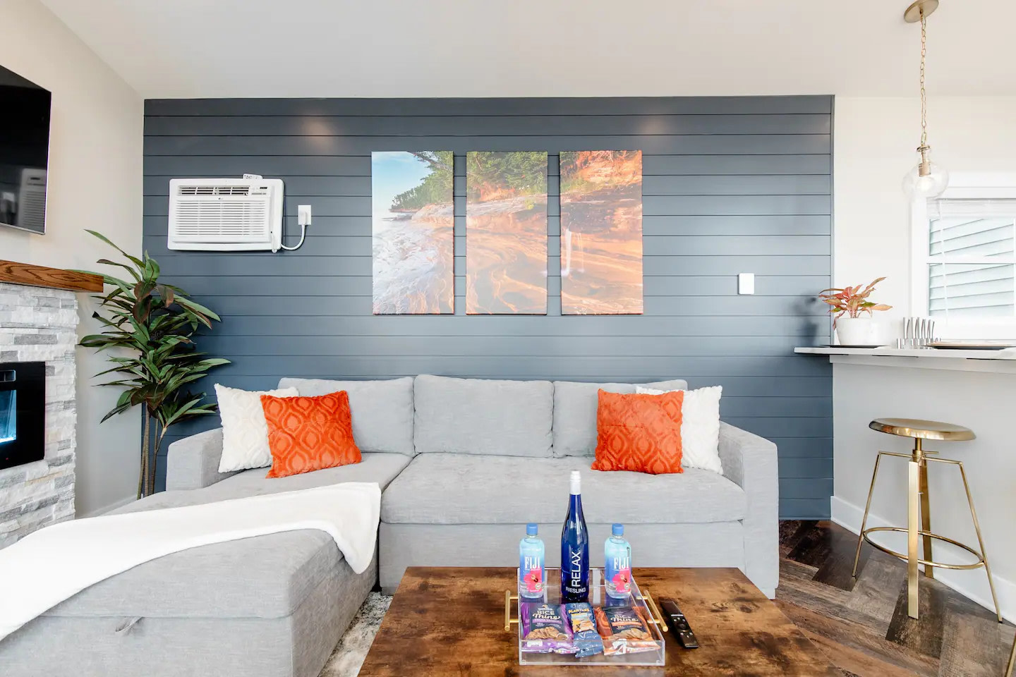 Altmar's Premier Luxury Cabin with 3000 sf Mini Golf