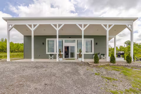 Altmar's Premier Luxury Cabin with 3000 sf Mini Golf