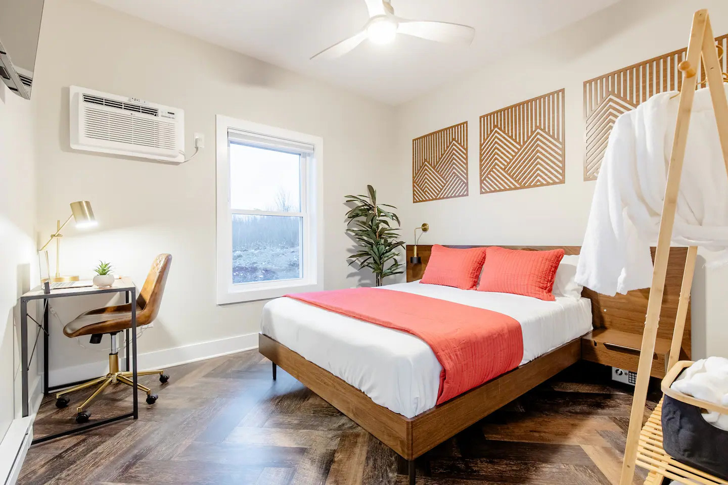 Altmar's Premier Luxury Cabin with 3000 SF Mini Golf