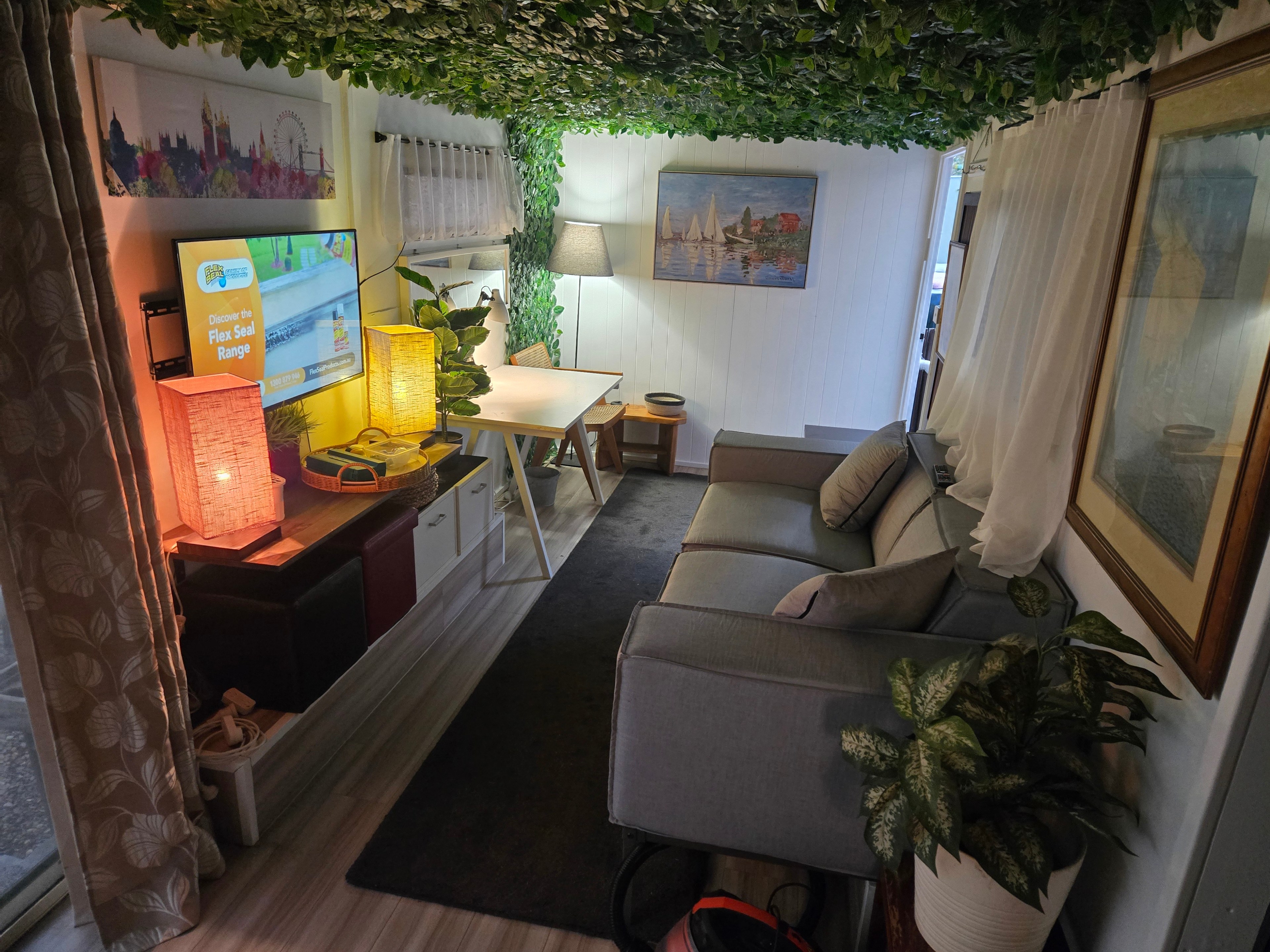 Lounge/dining van with lights