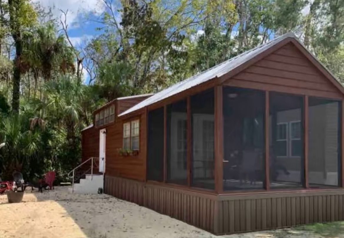 Cozy cedar cabin by the River pet friendly