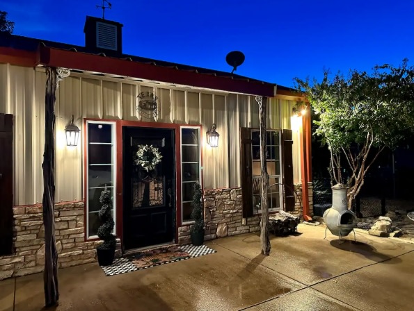 Romantic Woodland Getaway • Private Firepit