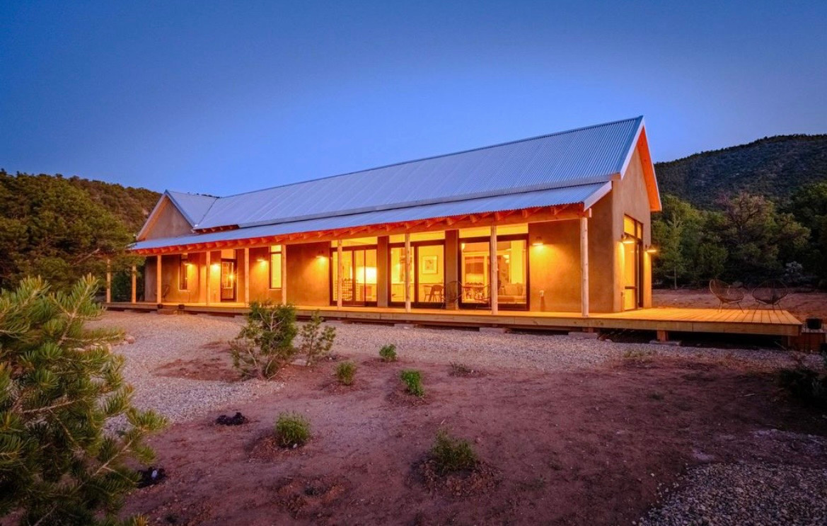 Talpa Sunsets: Stables and Camping