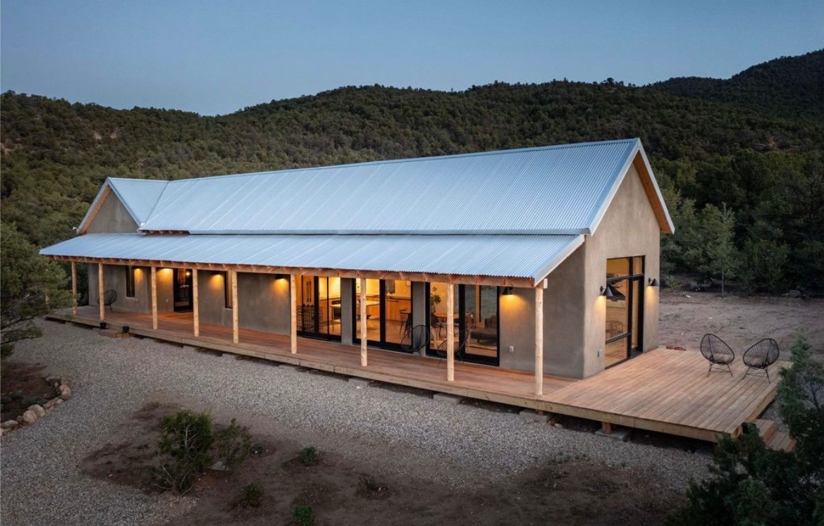 Talpa Sunsets: Stables and Camping