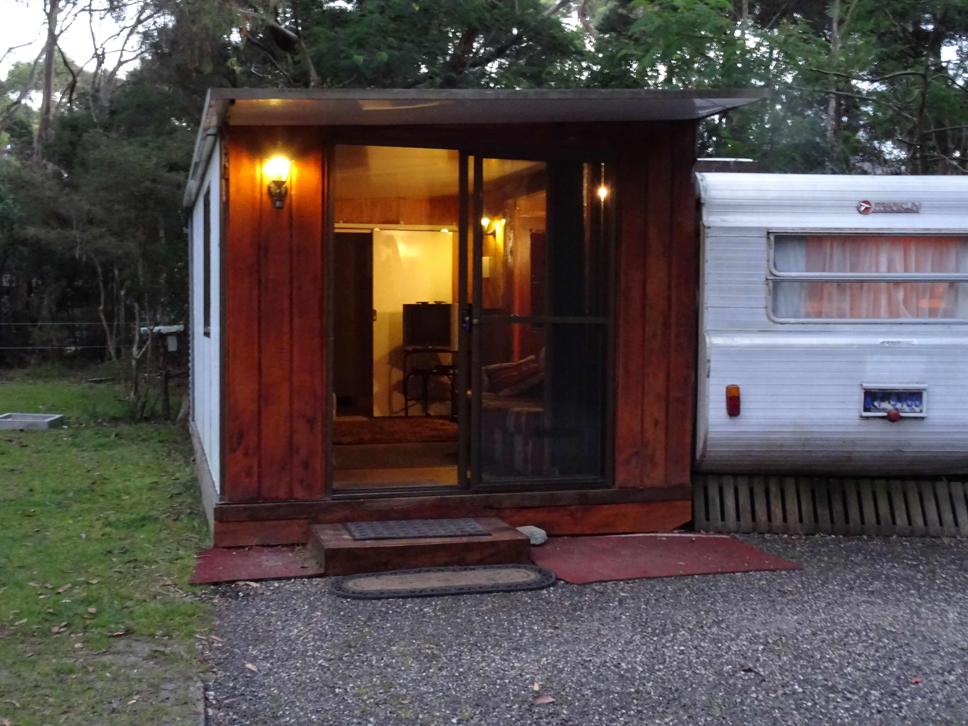 Crayfish Creek Van and Cabin Park