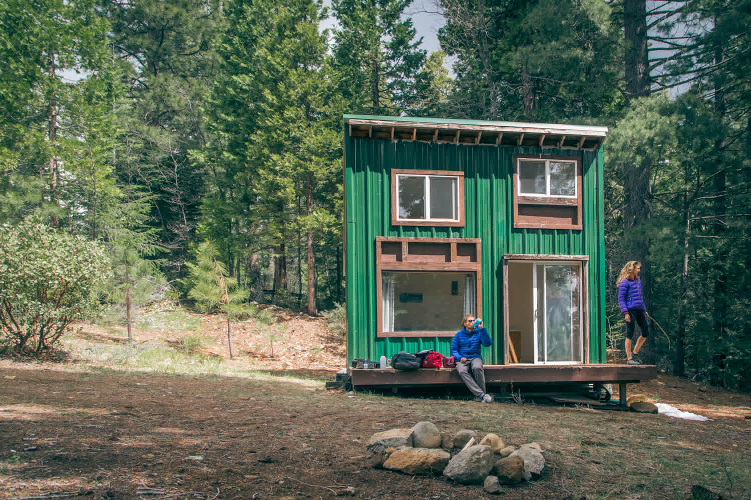 The cabin has a great little deck that gets tons of sun. (And at night it makes for a good stargazing platform!)