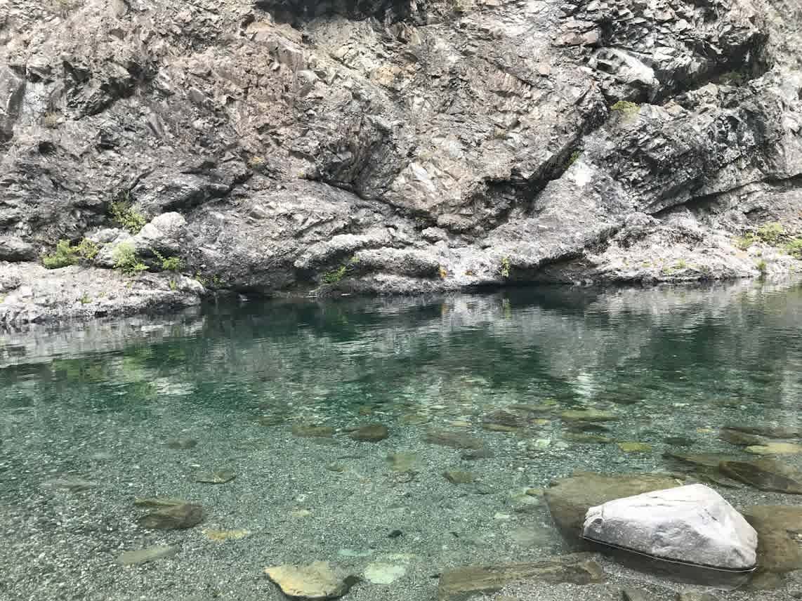 Swimming hole a short walk down to the day use area of the Panther Flat campground. Small beach but pristine waters. Come early for a spot in the sand. 