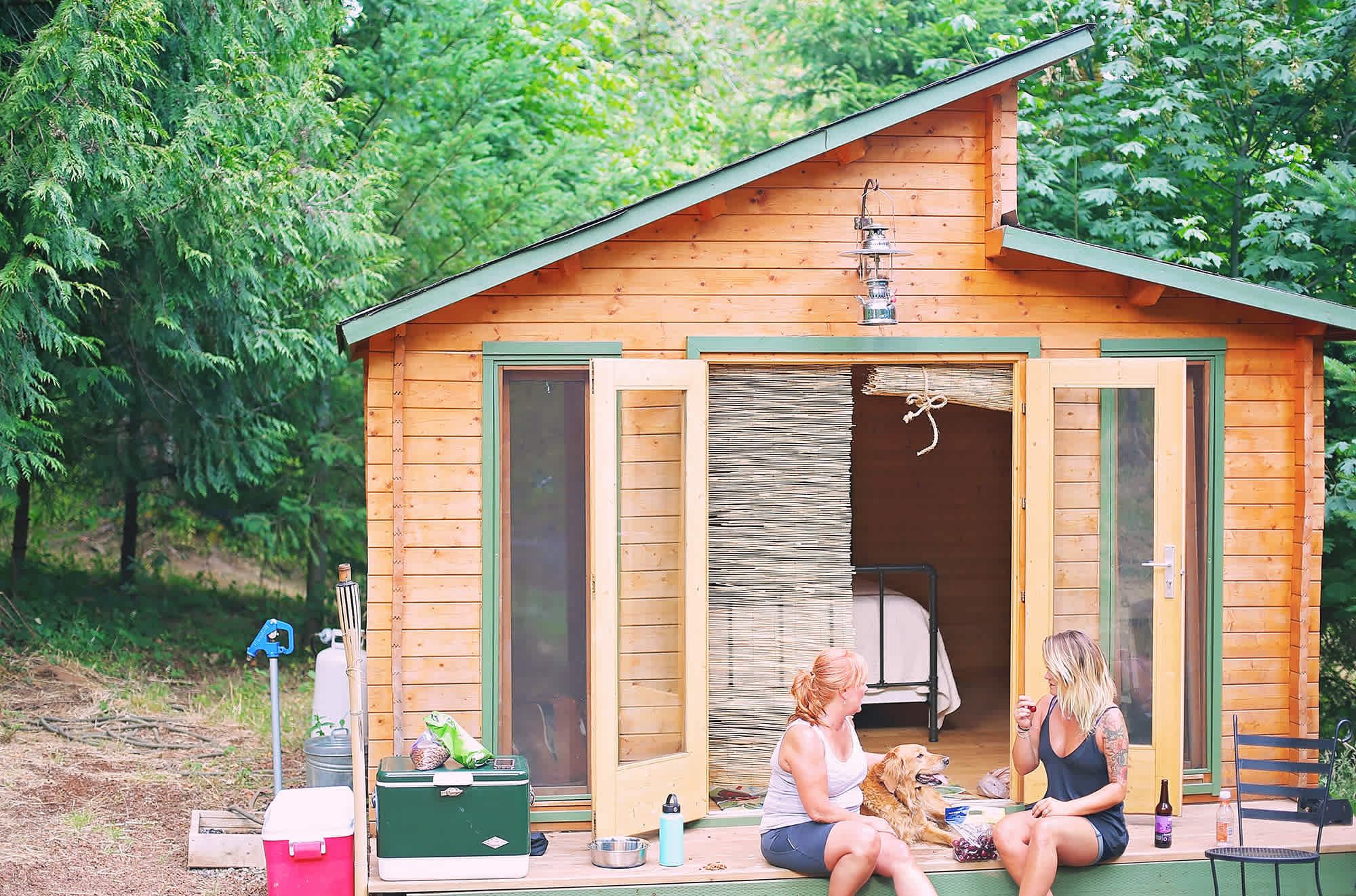 The cabin is so cozy inside and out