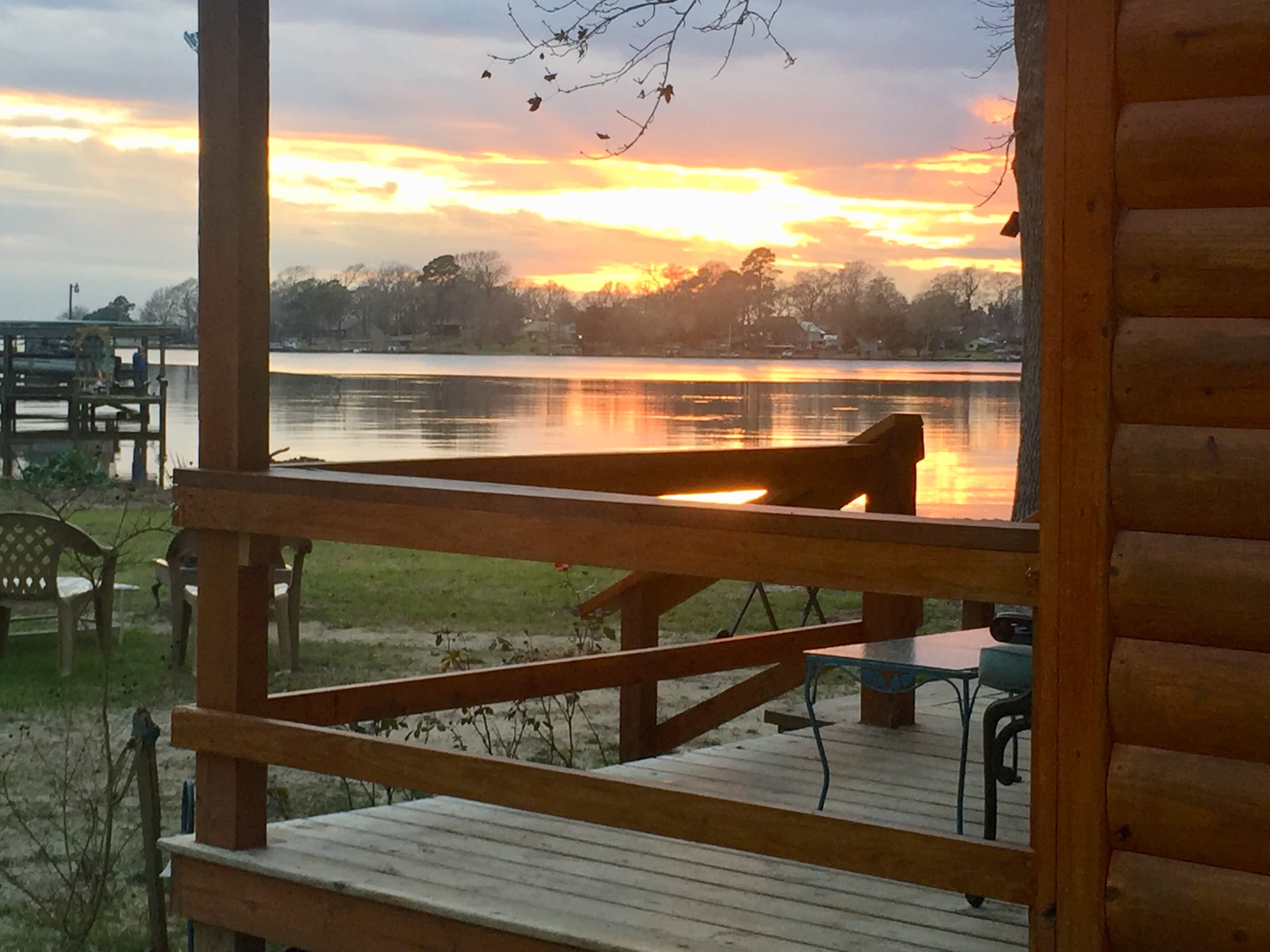 B&R Lakeside Cabins & RVs