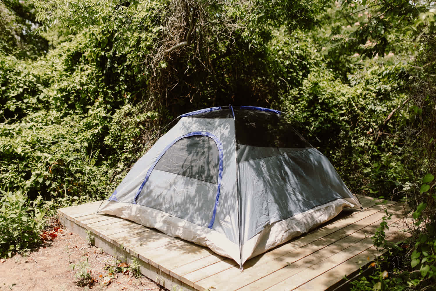 The tent platform for easy tent pitching