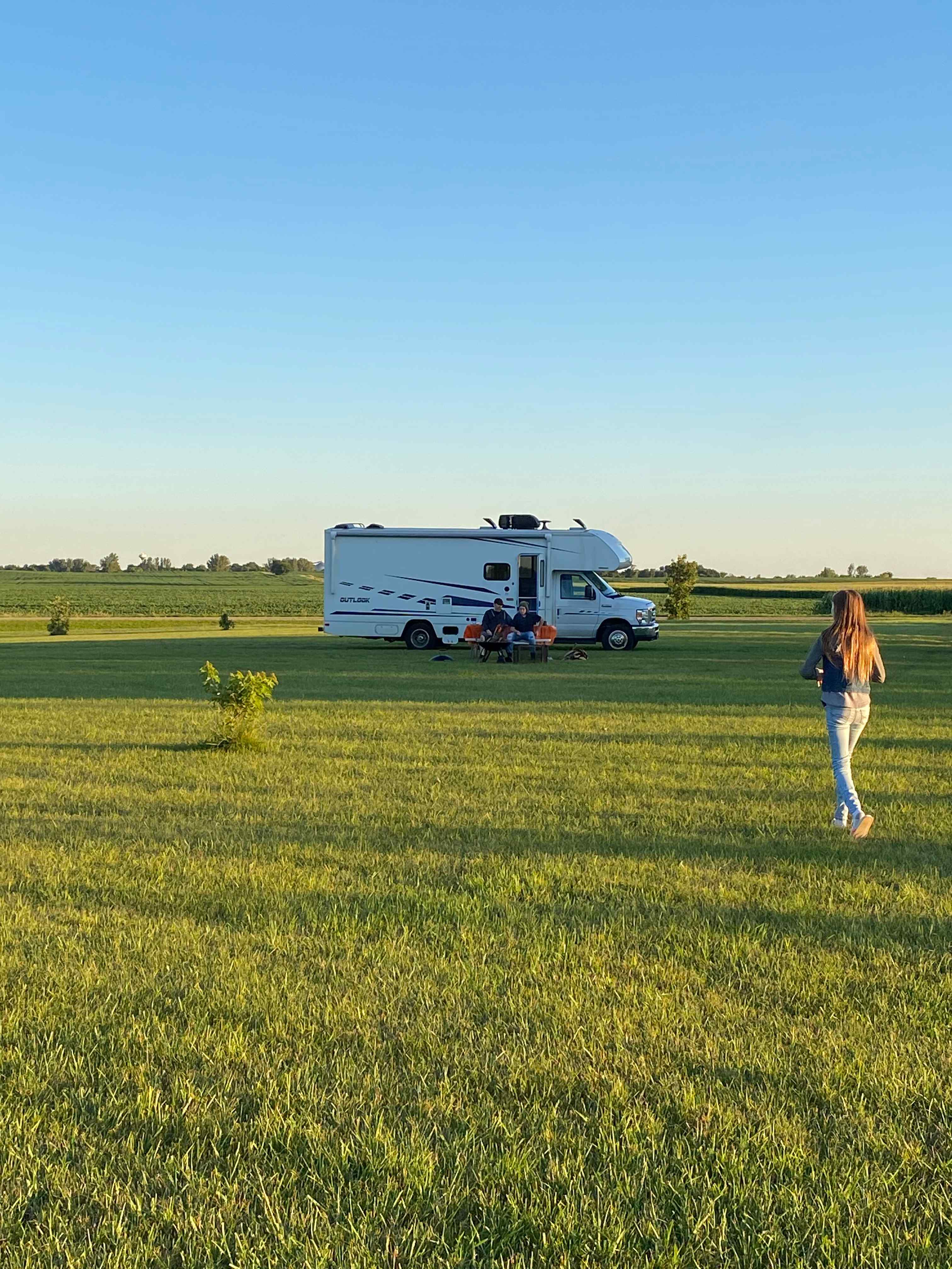 Lower Elk Lake - Full RV Hookup