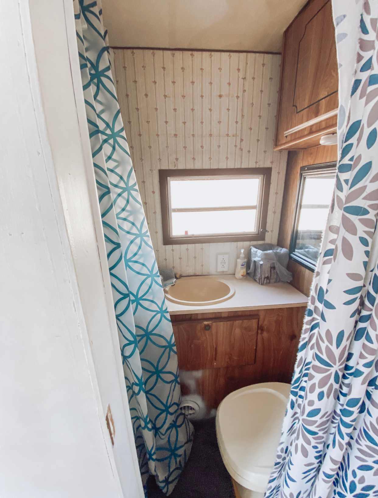 Smaller bathroom in the retro camper but enough space to do what needs to be done 