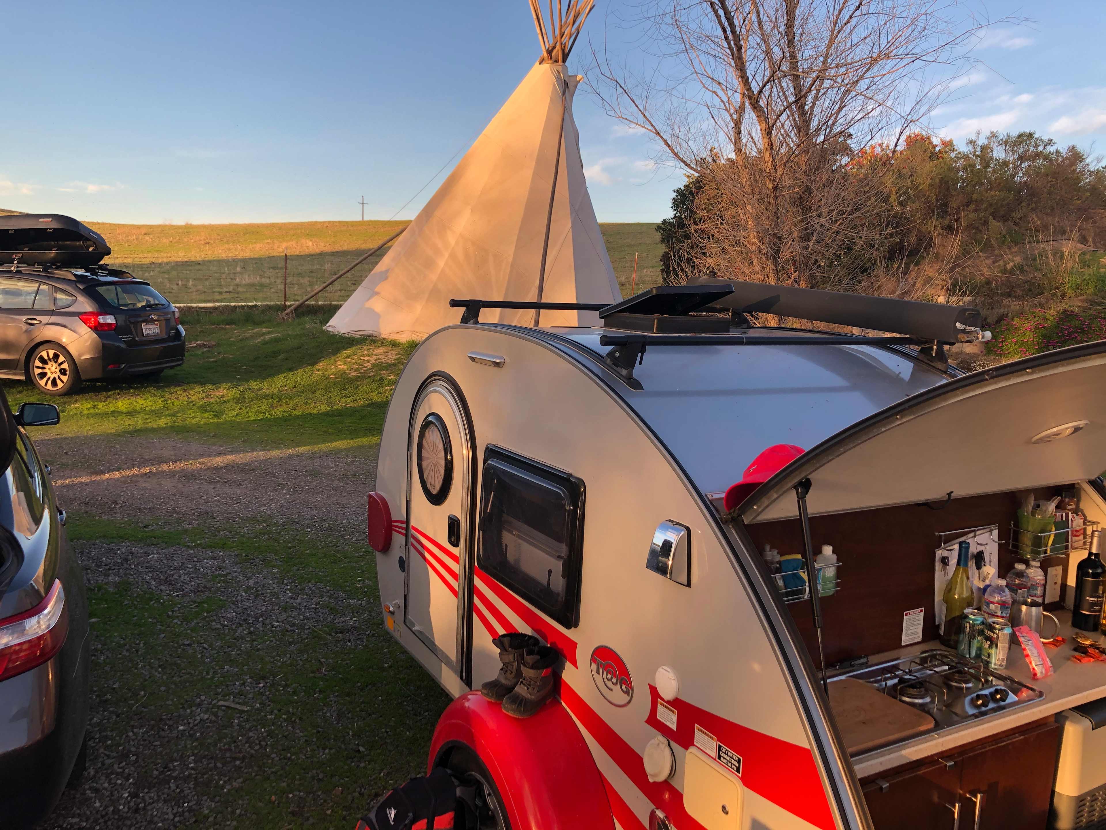 Teepee & teardrop 