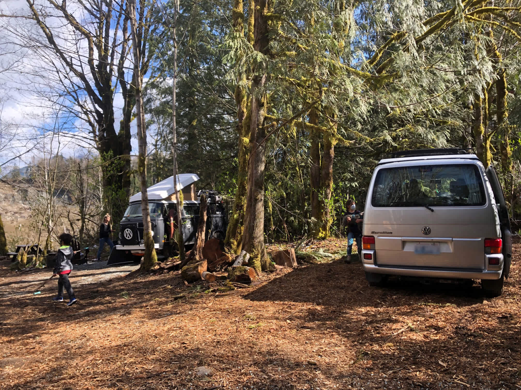 plenty of rooms for campervan(s) and tents as well. 